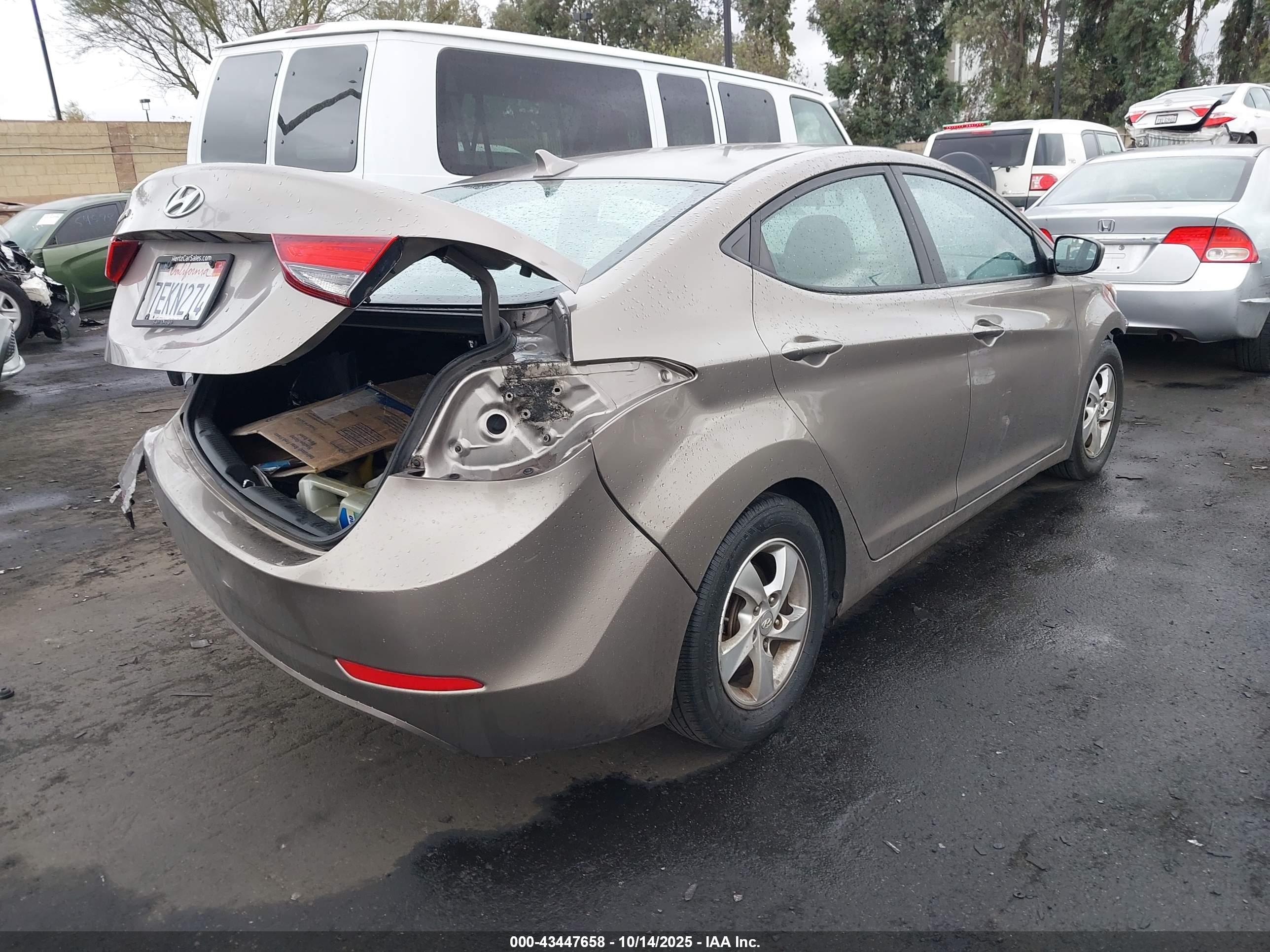 HYUNDAI ELANTRA image 4