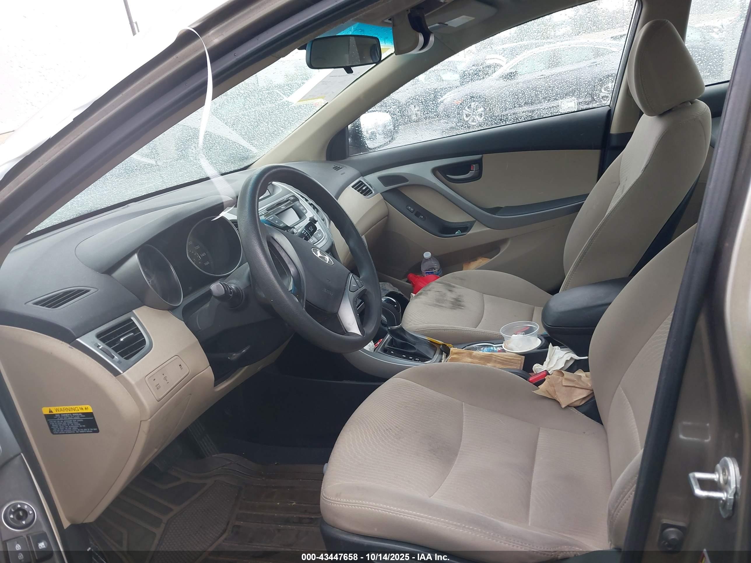 HYUNDAI ELANTRA image 5
