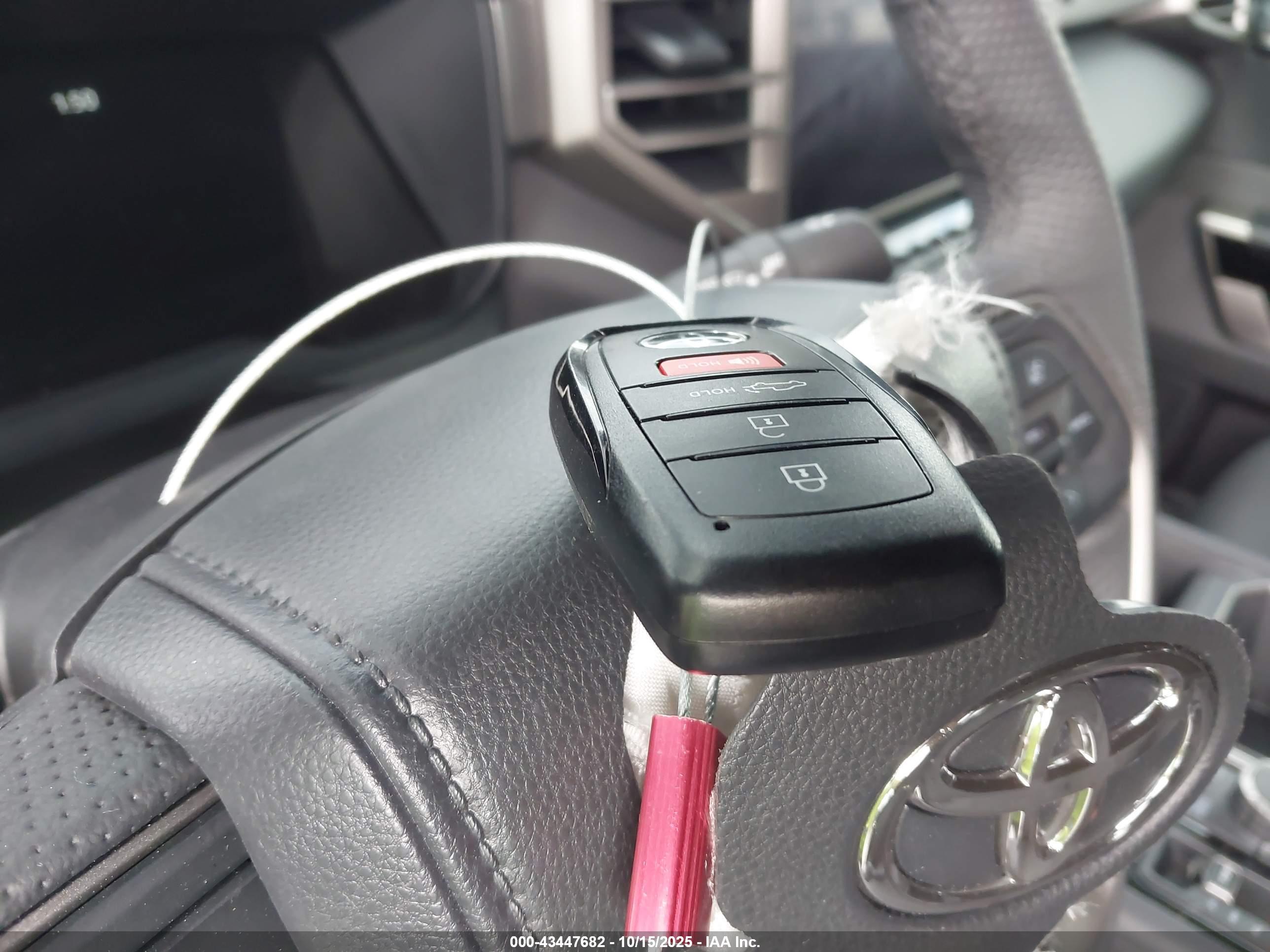 TOYOTA TUNDRA image 11