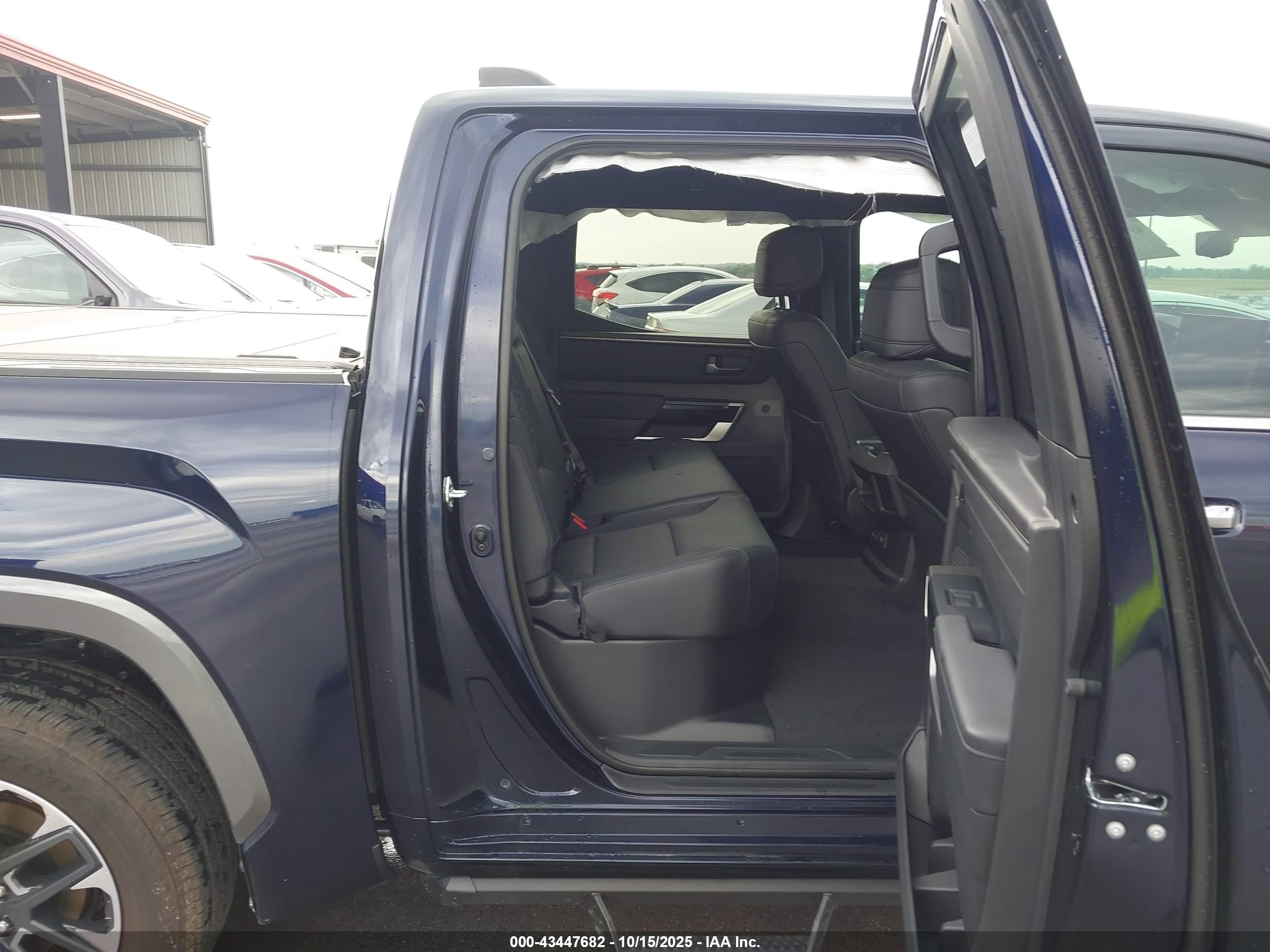 TOYOTA TUNDRA image 8