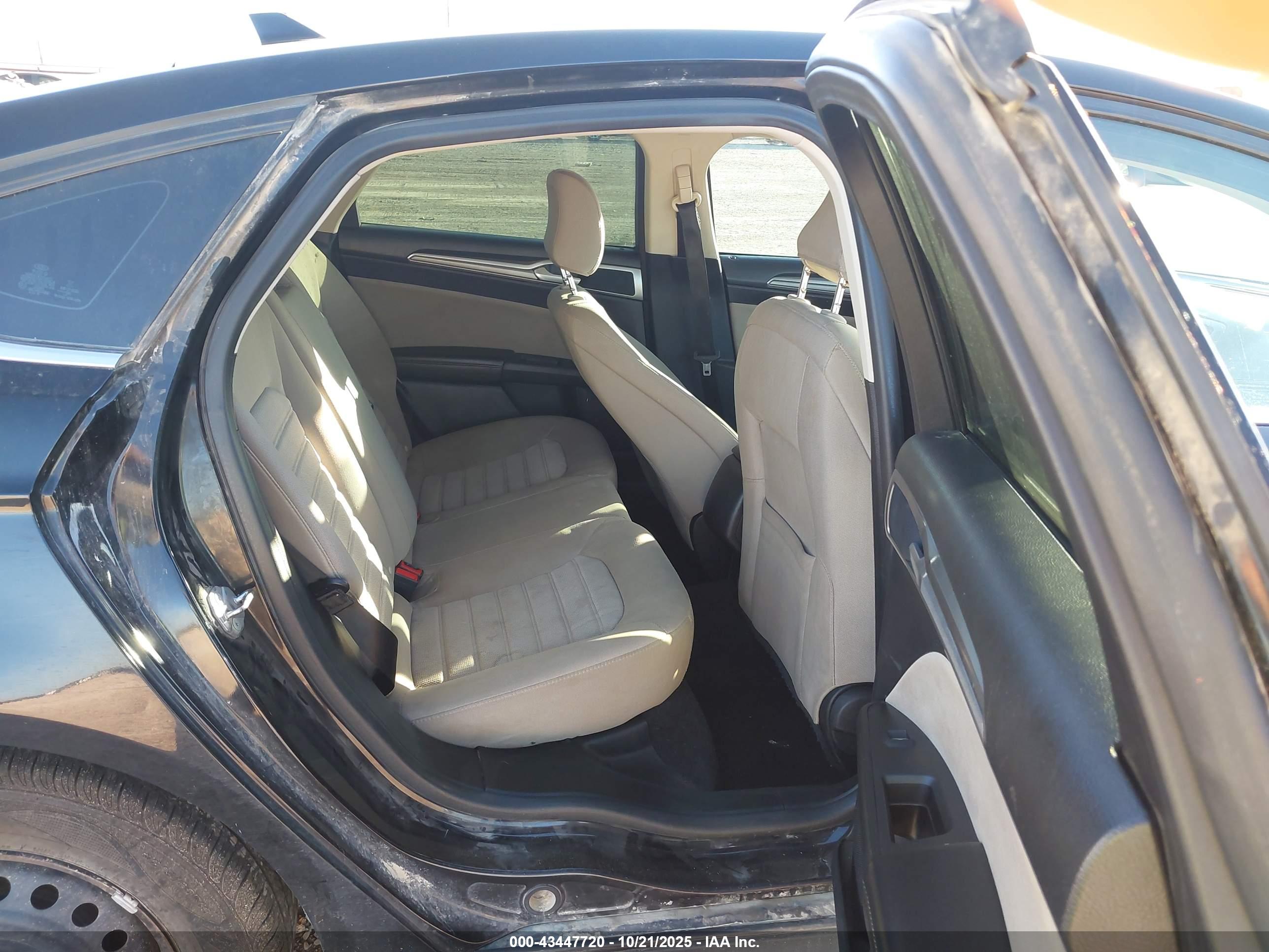 FORD FUSION image 8