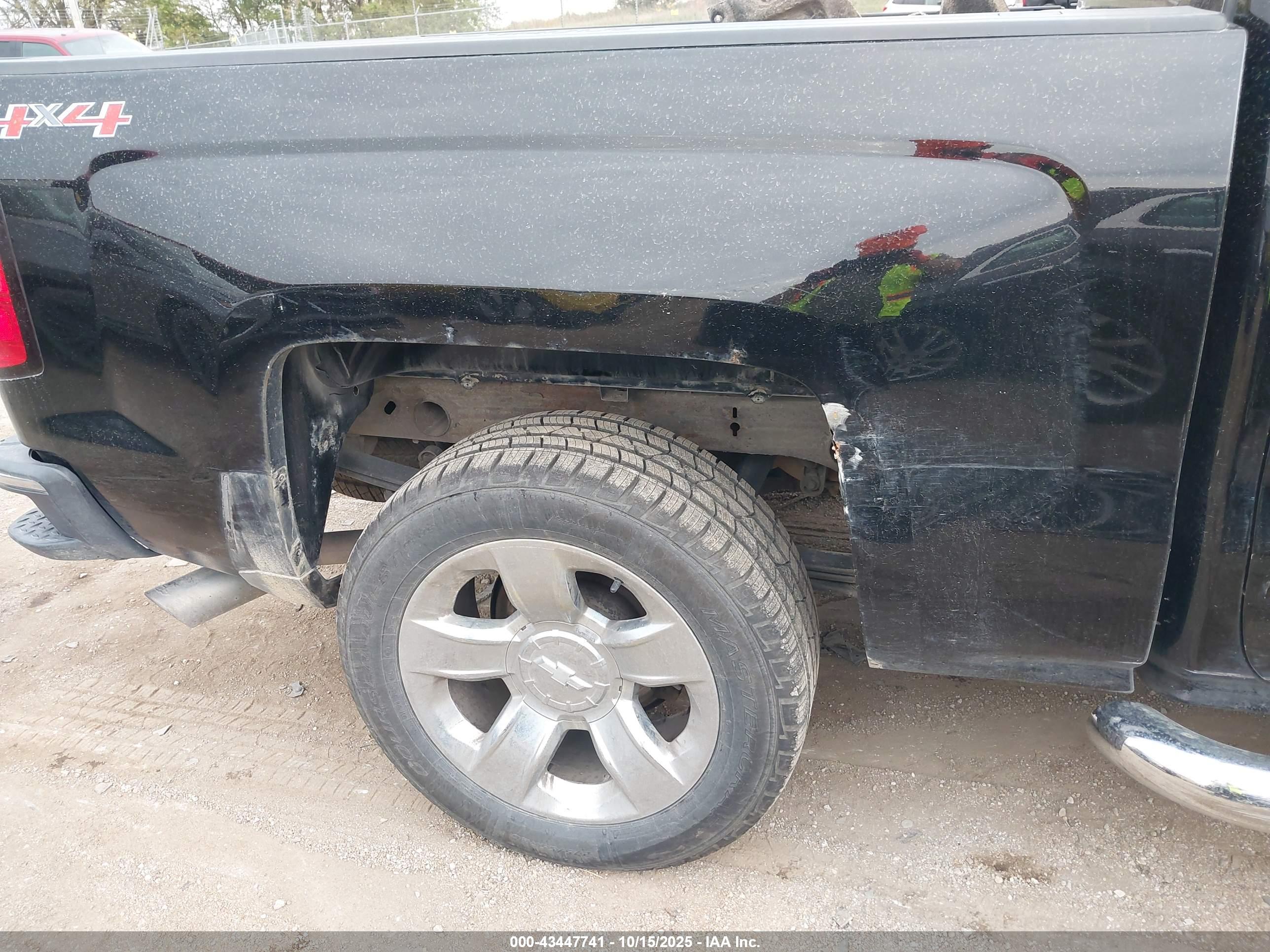 CHEVROLET SILVERADO image 6