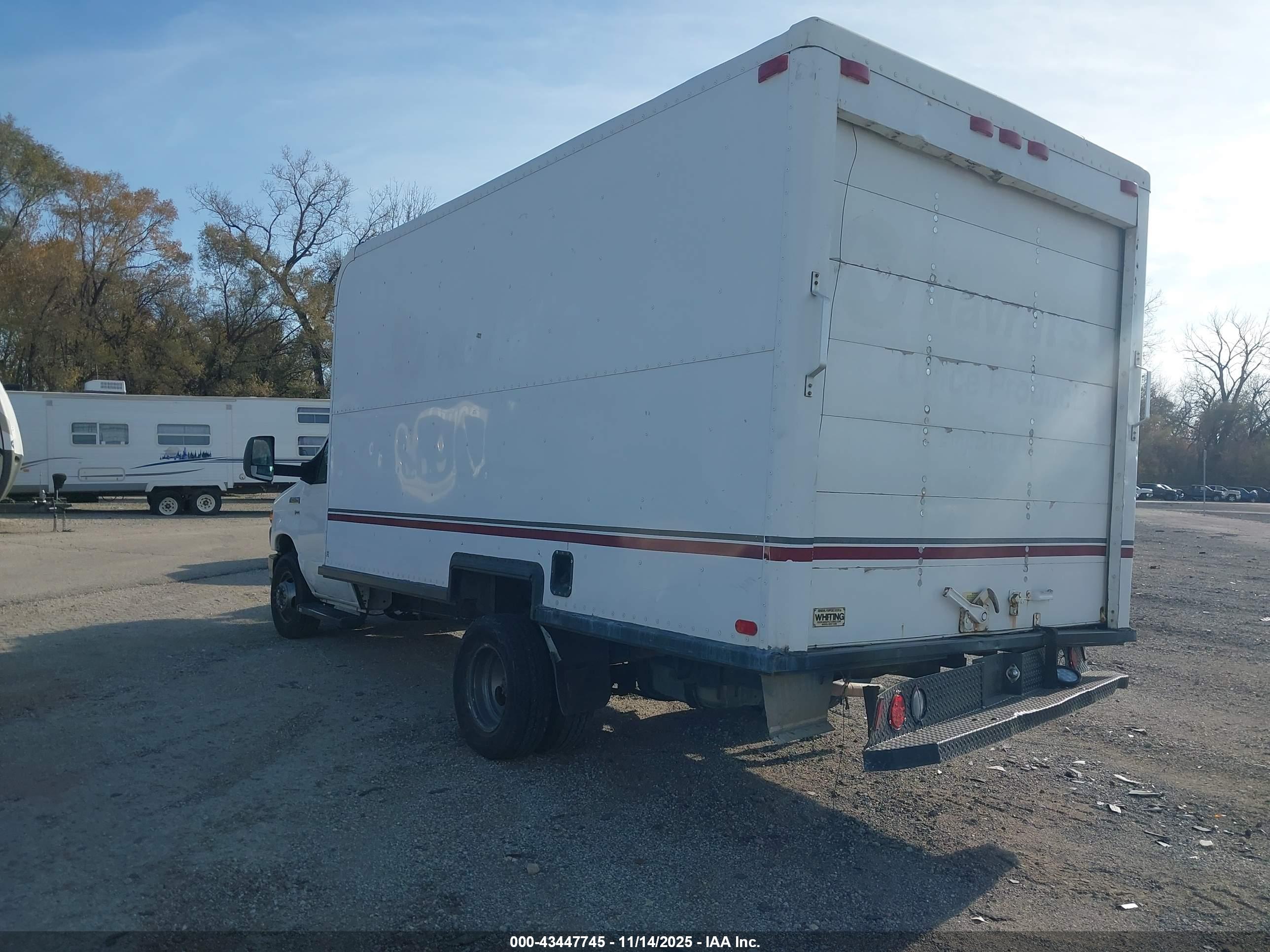 FORD E-450 image 3