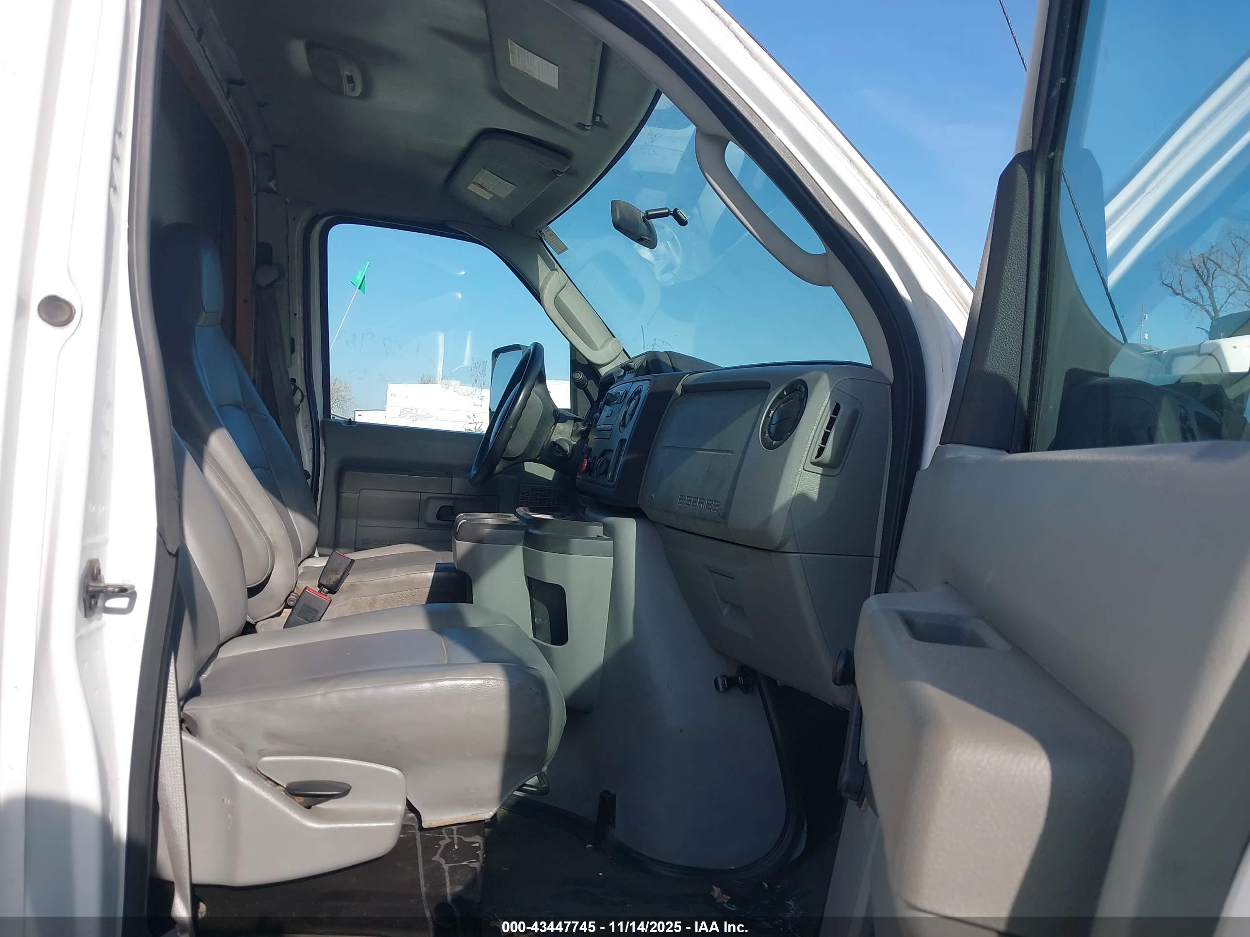 FORD E-450 image 8