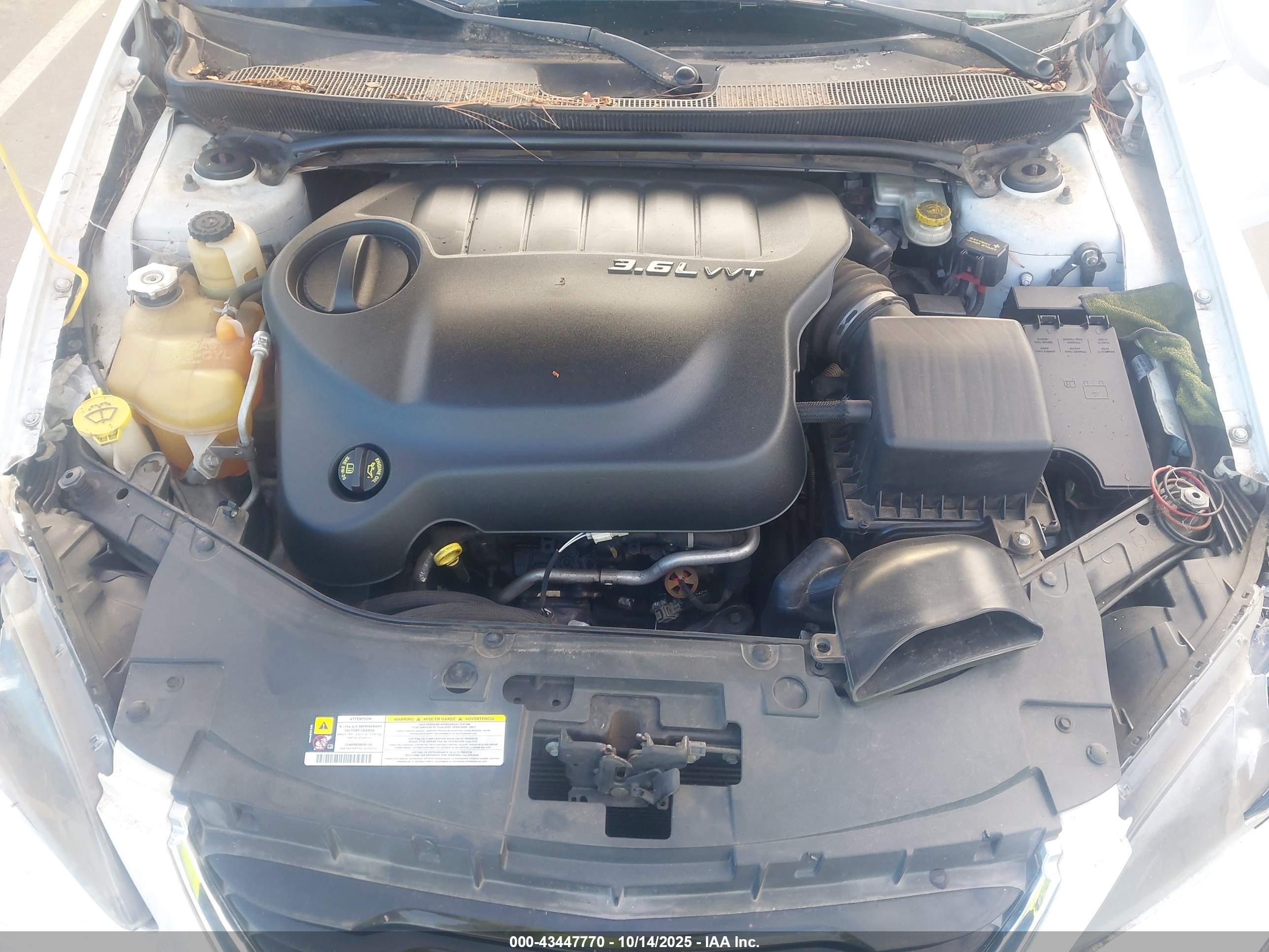 CHRYSLER 200 image 10