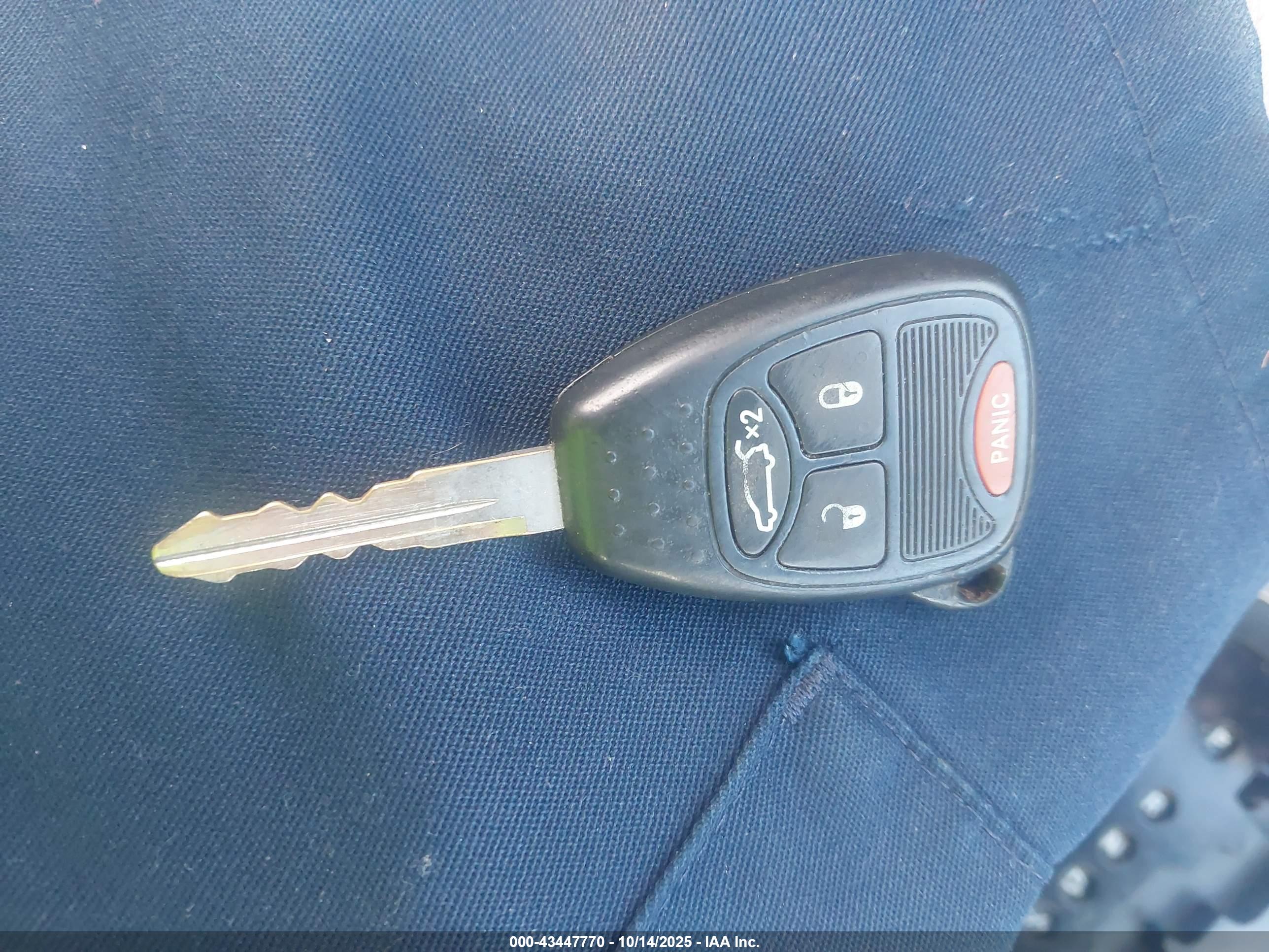 CHRYSLER 200 image 11