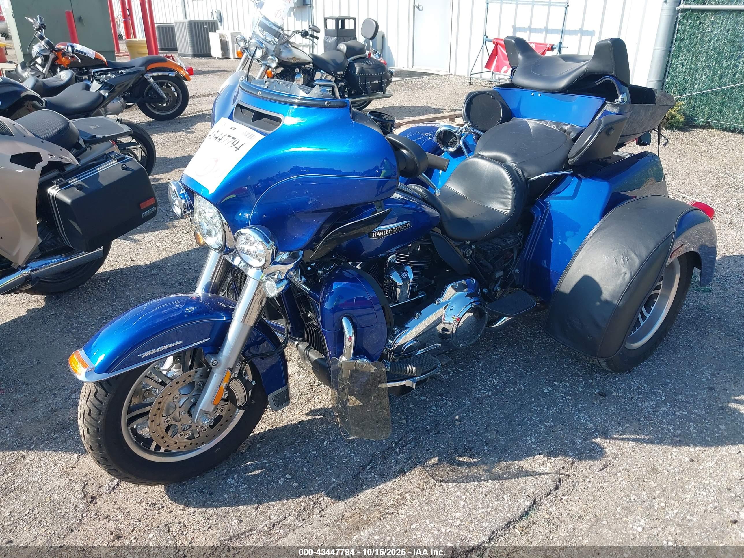 HARLEY-DAVIDSON FLHTCUTG image 2