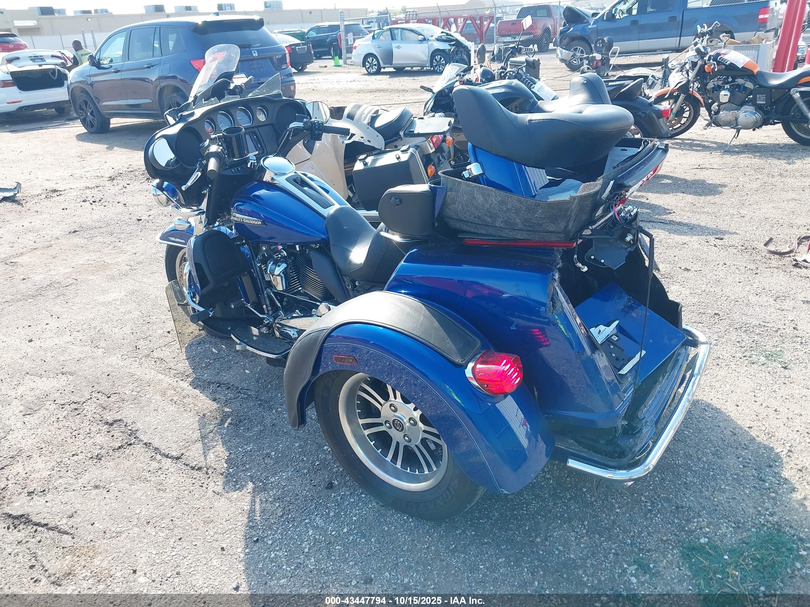 HARLEY-DAVIDSON FLHTCUTG image 3