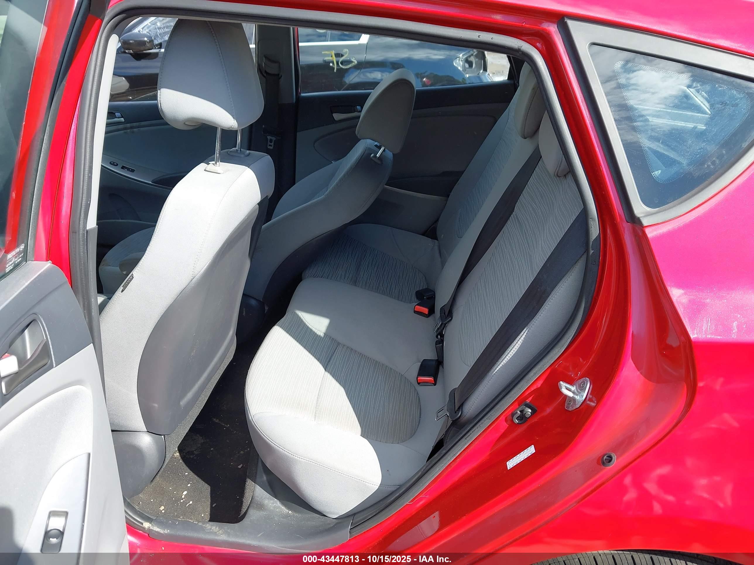 HYUNDAI ACCENT image 8
