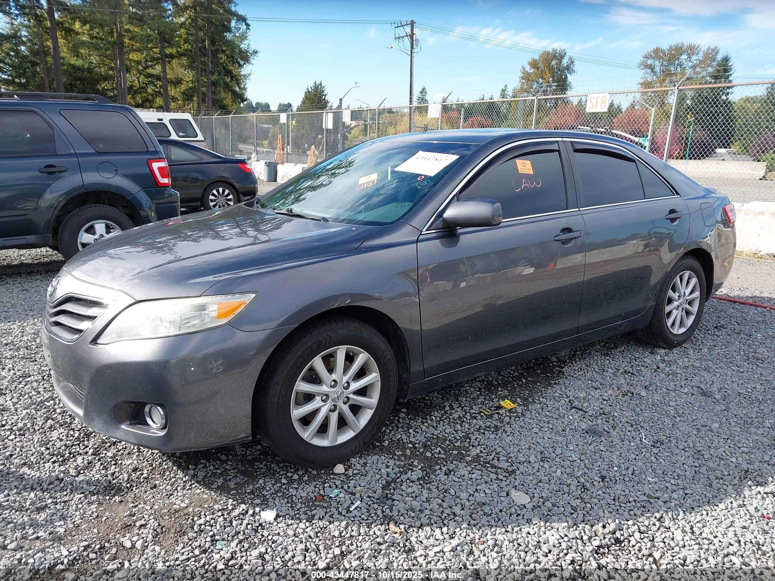 TOYOTA CAMRY image 2