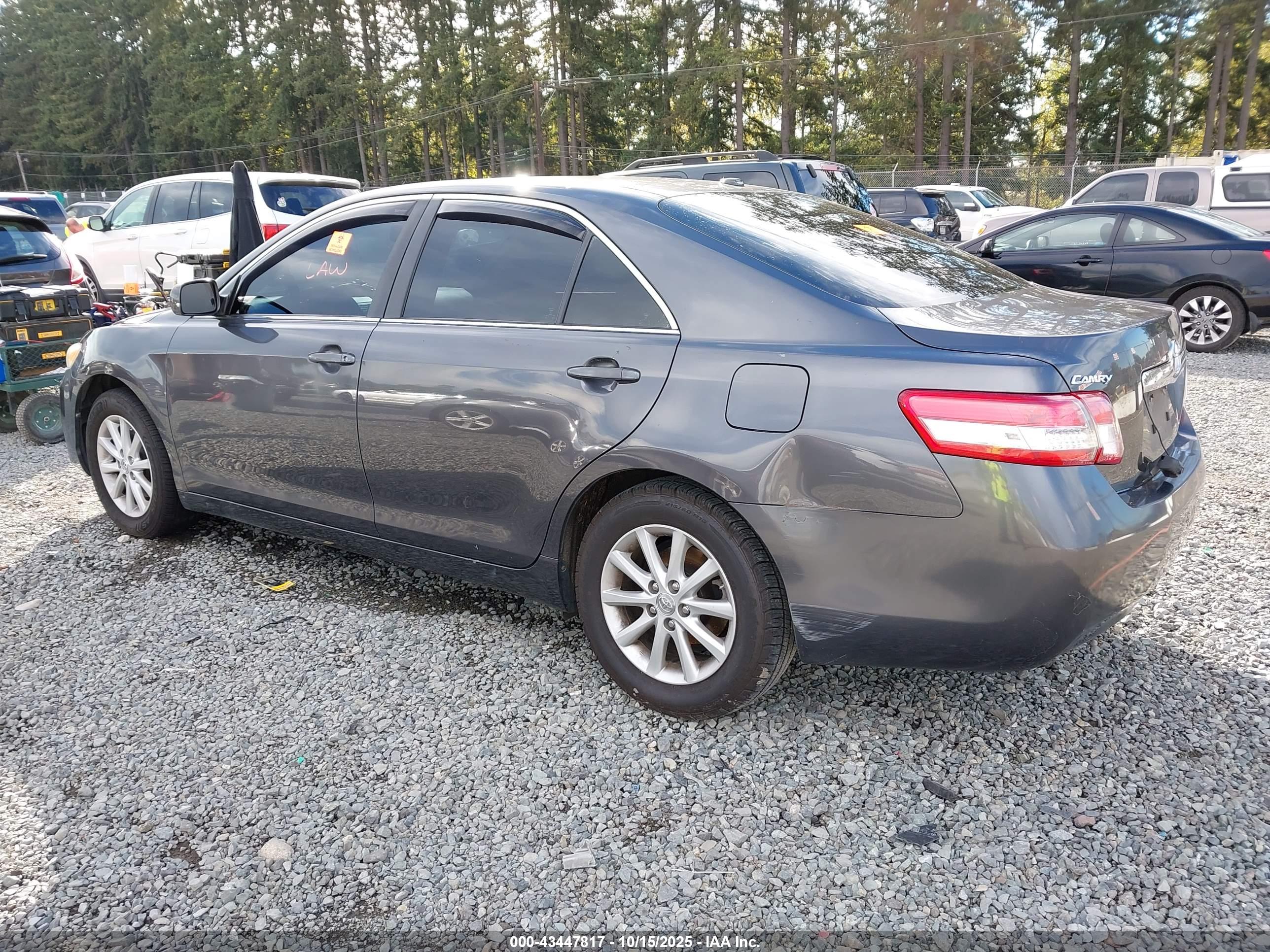 TOYOTA CAMRY image 3