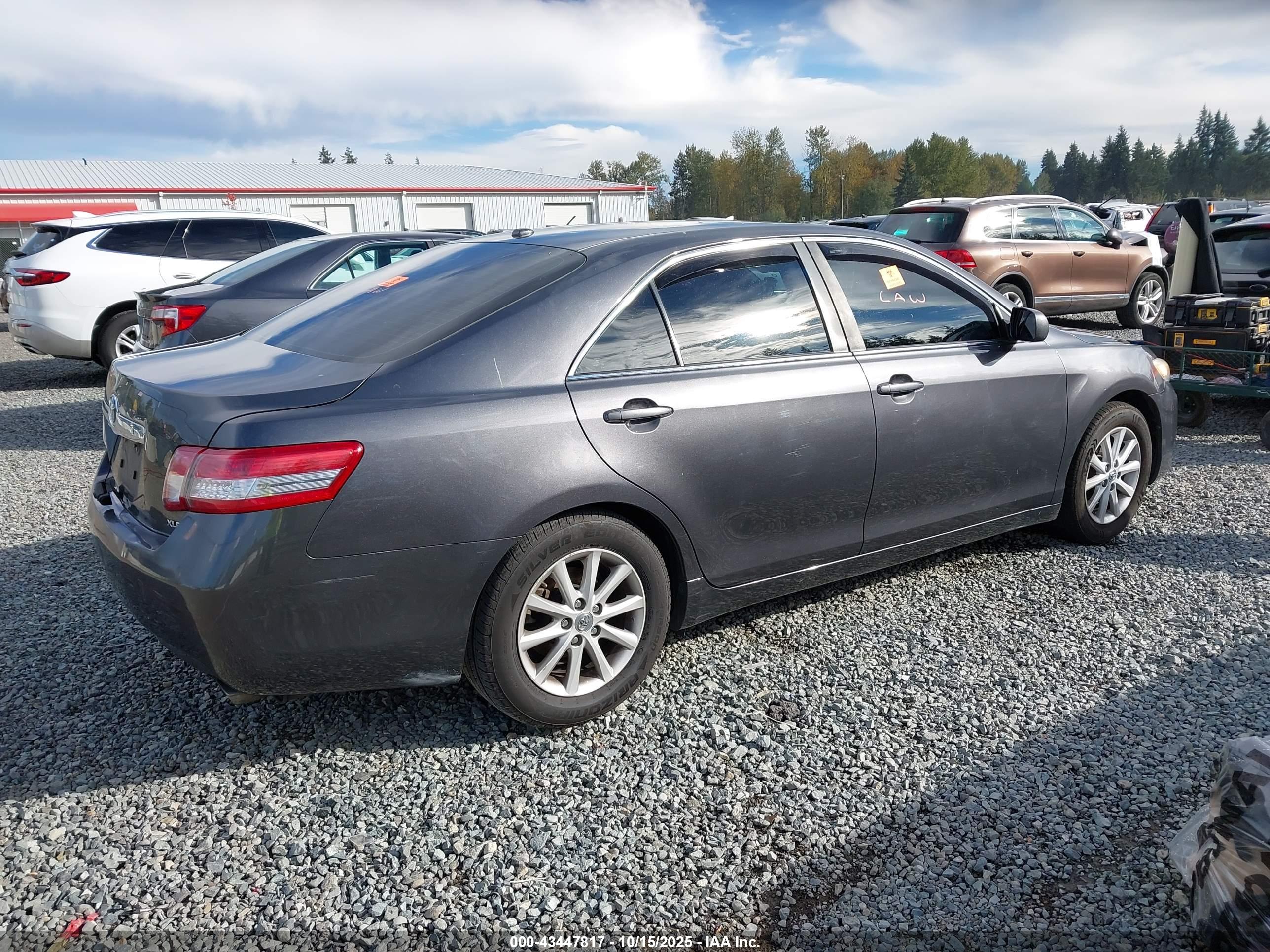 TOYOTA CAMRY image 4