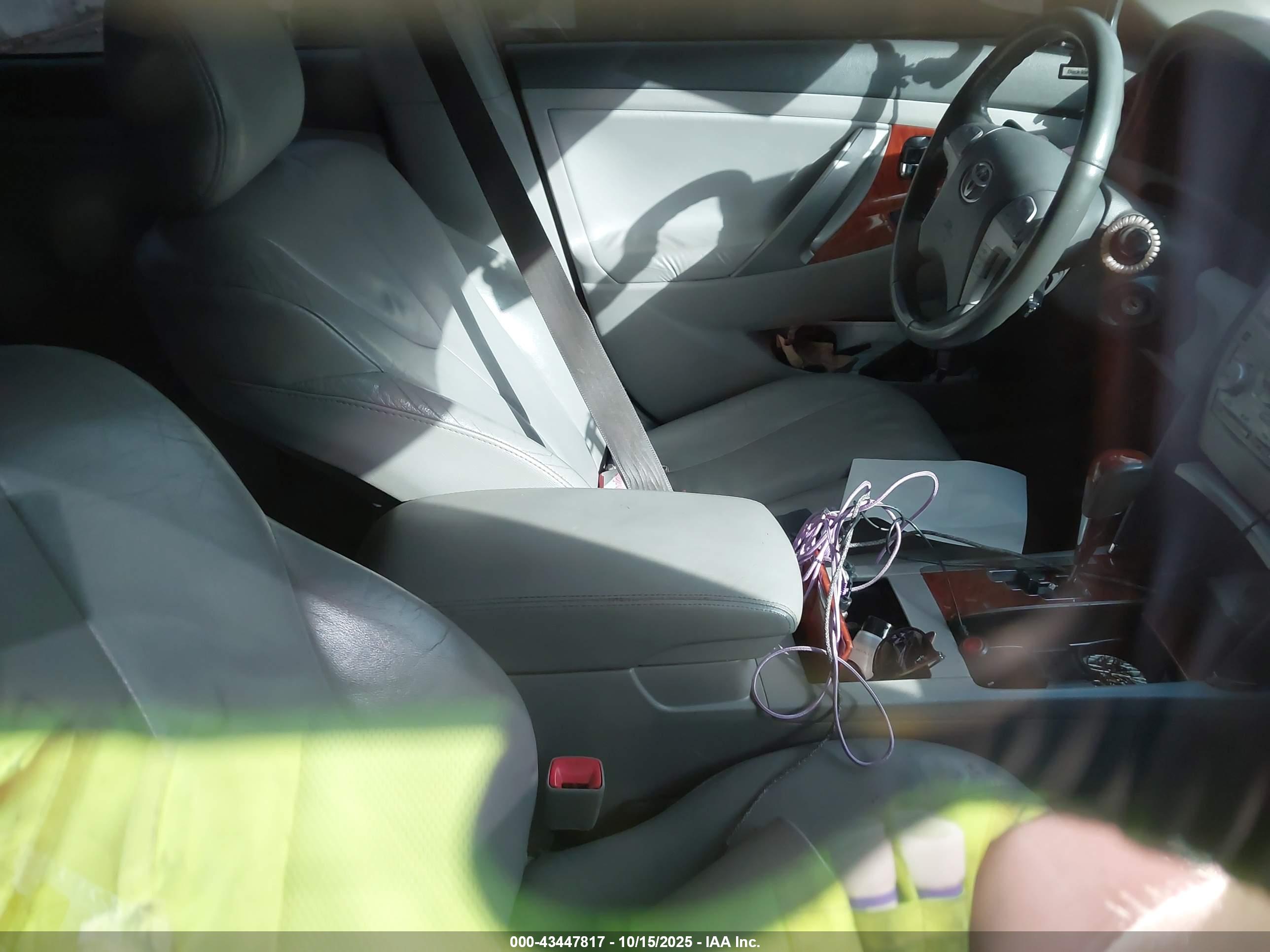 TOYOTA CAMRY image 5