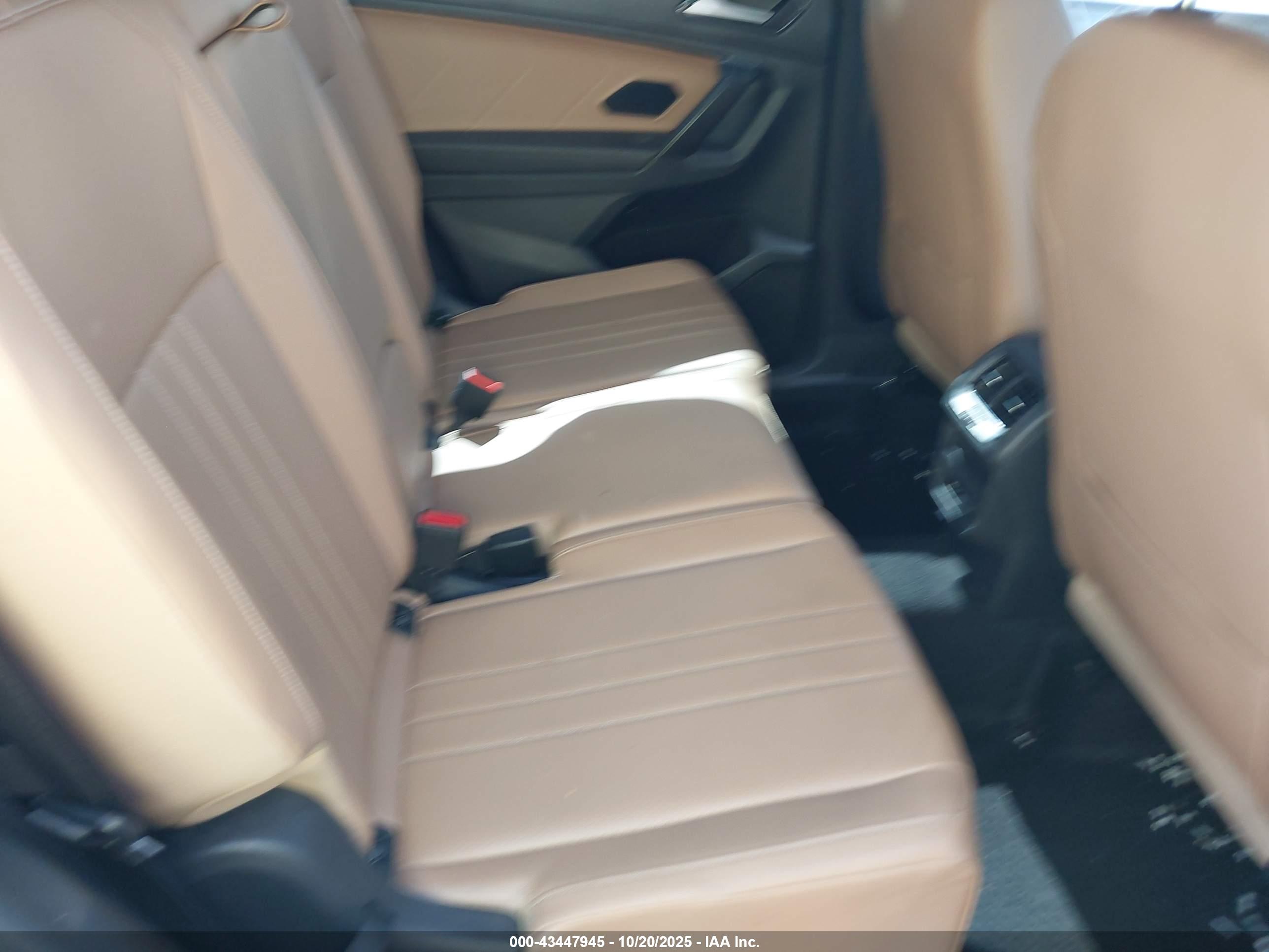 VOLKSWAGEN TIGUAN image 8