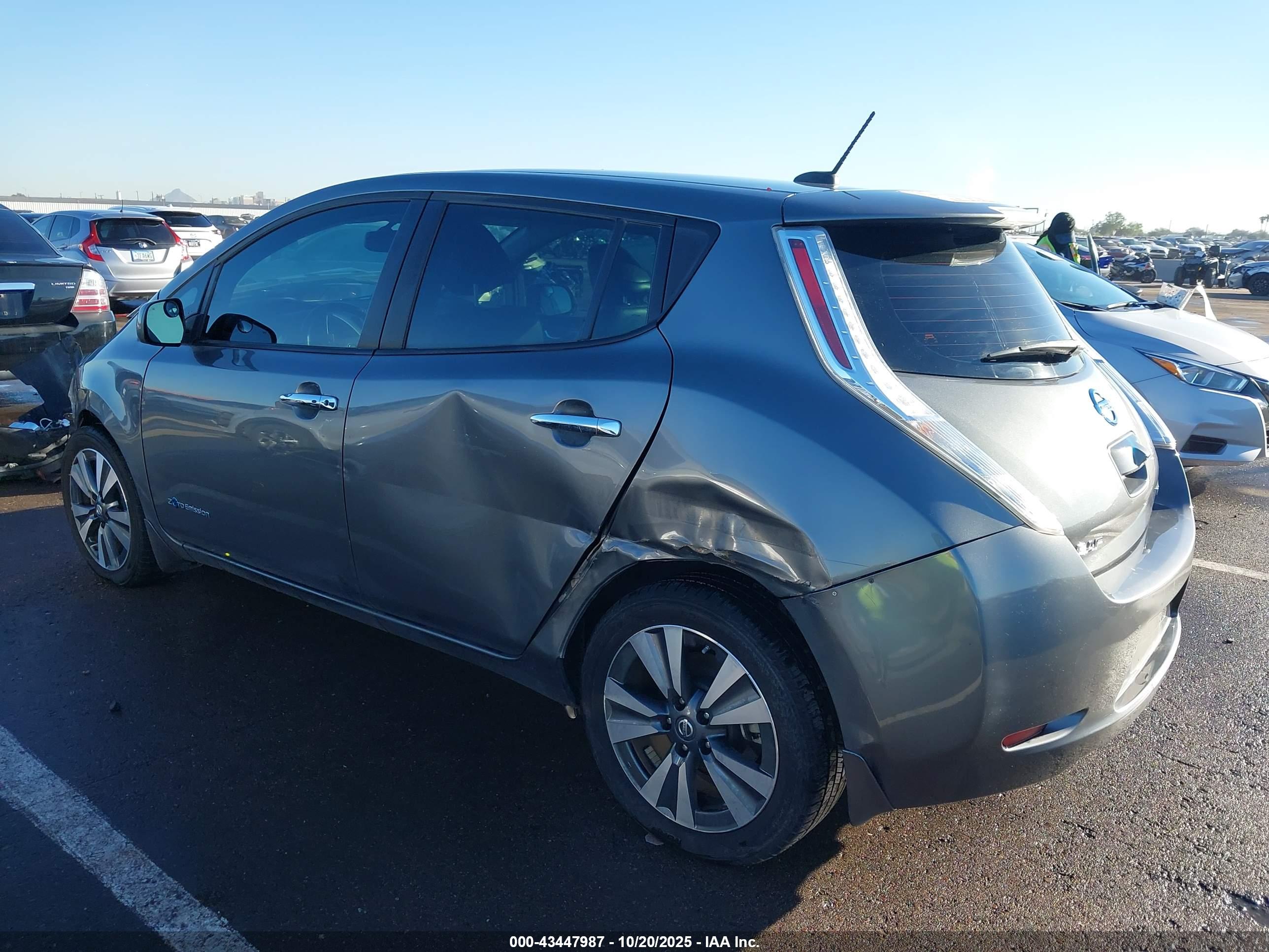 NISSAN LEAF image 3
