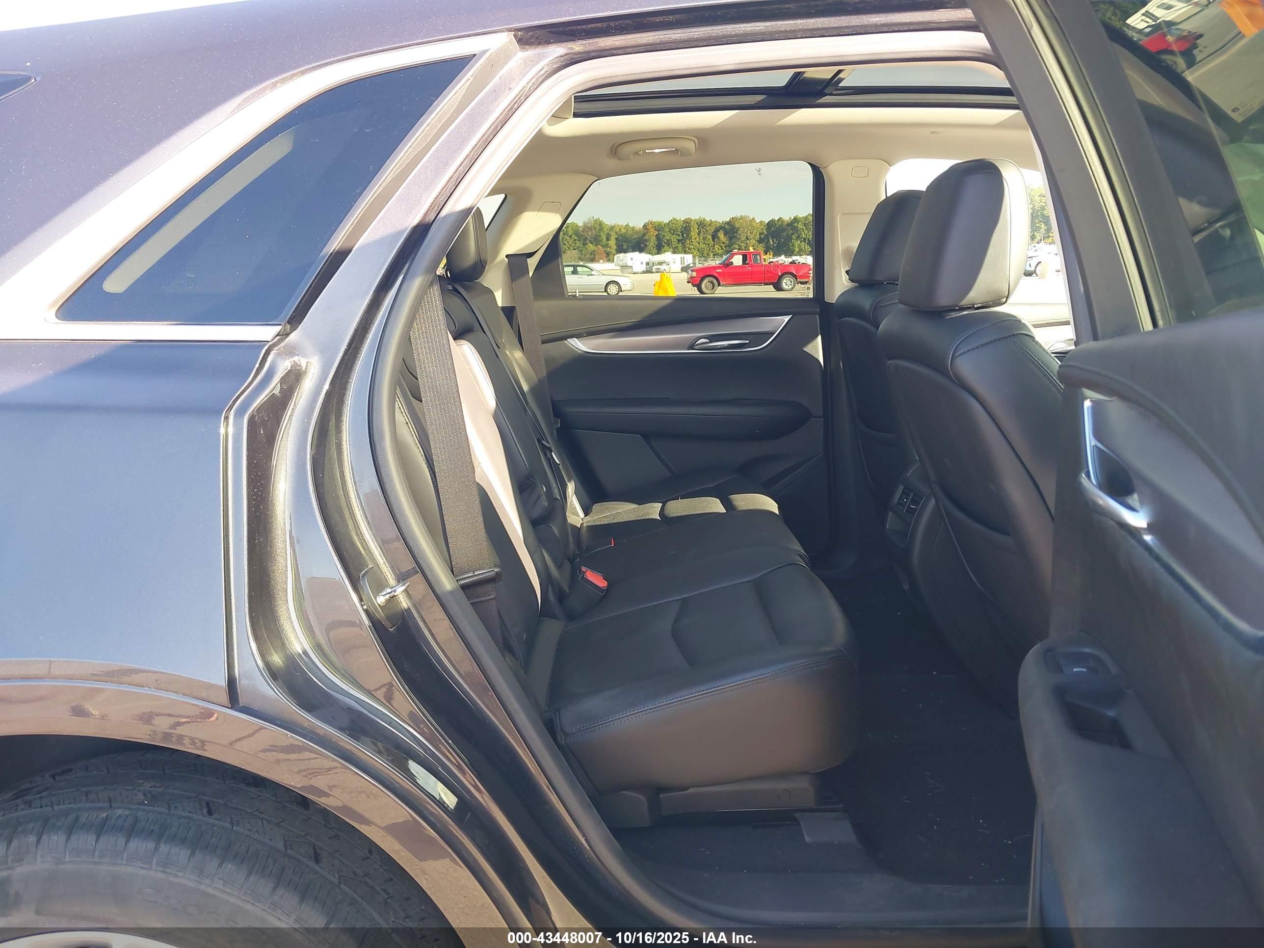CADILLAC XT5 image 8