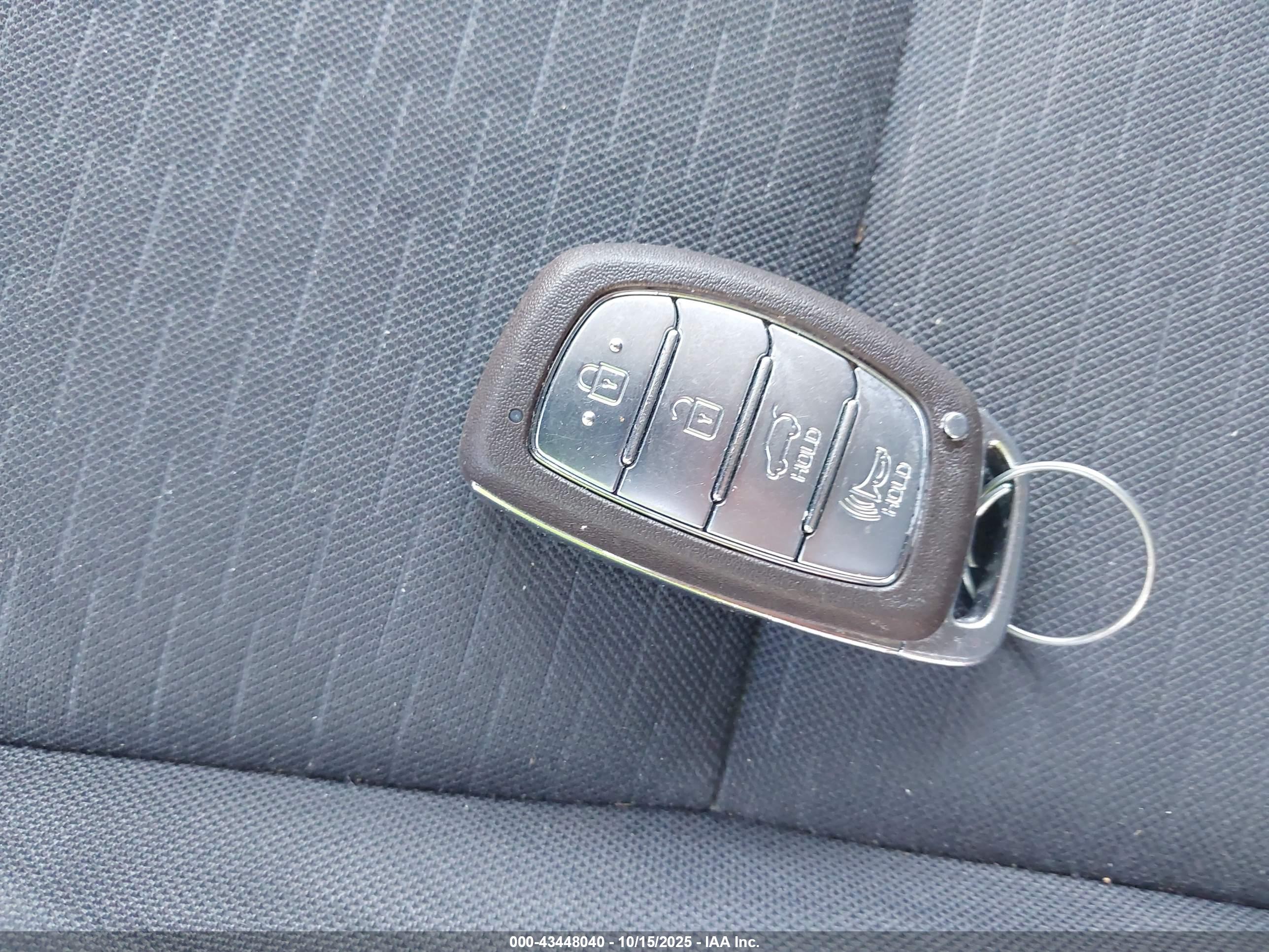 HYUNDAI TUCSON image 11
