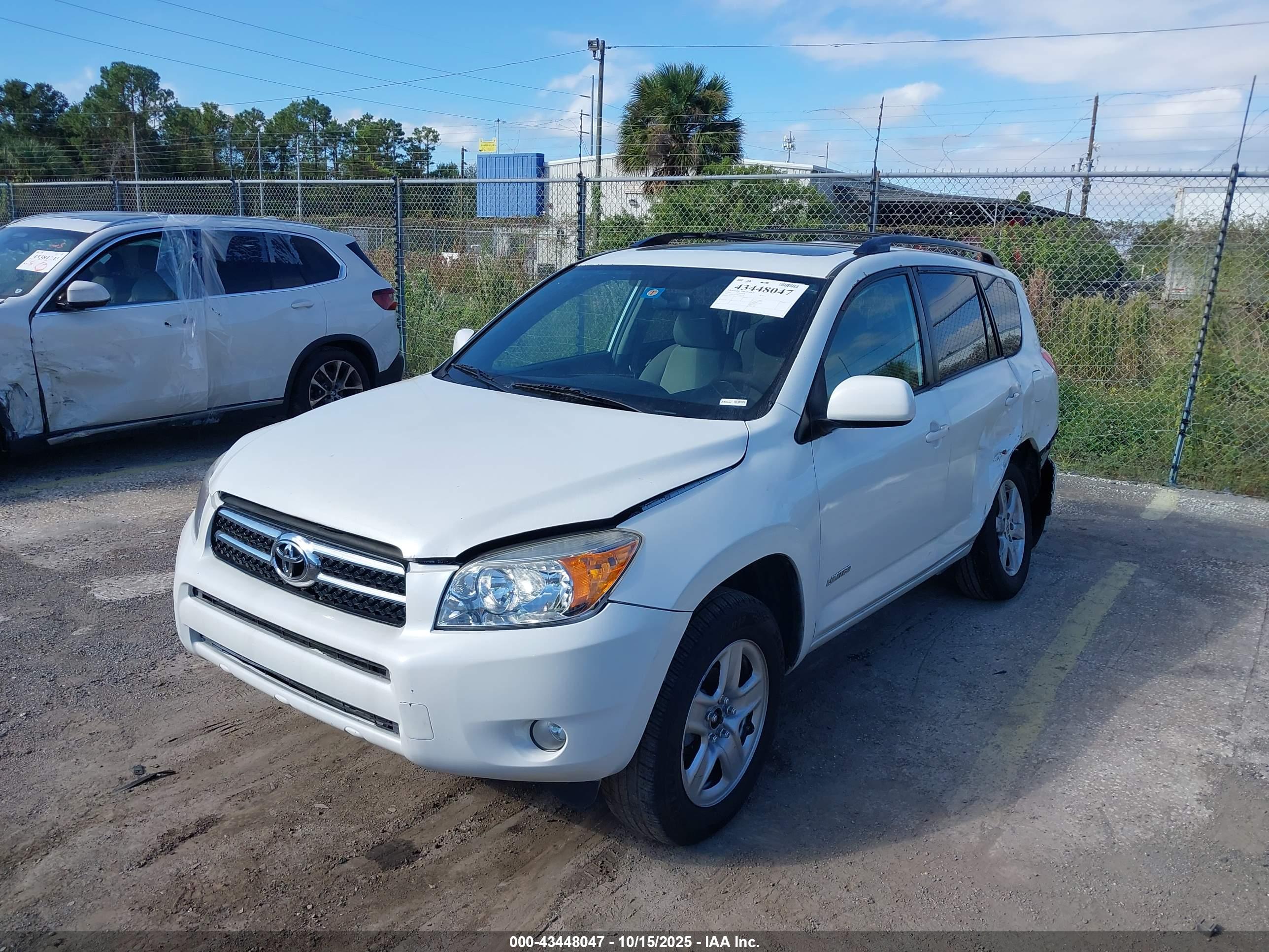 TOYOTA RAV4 image 2