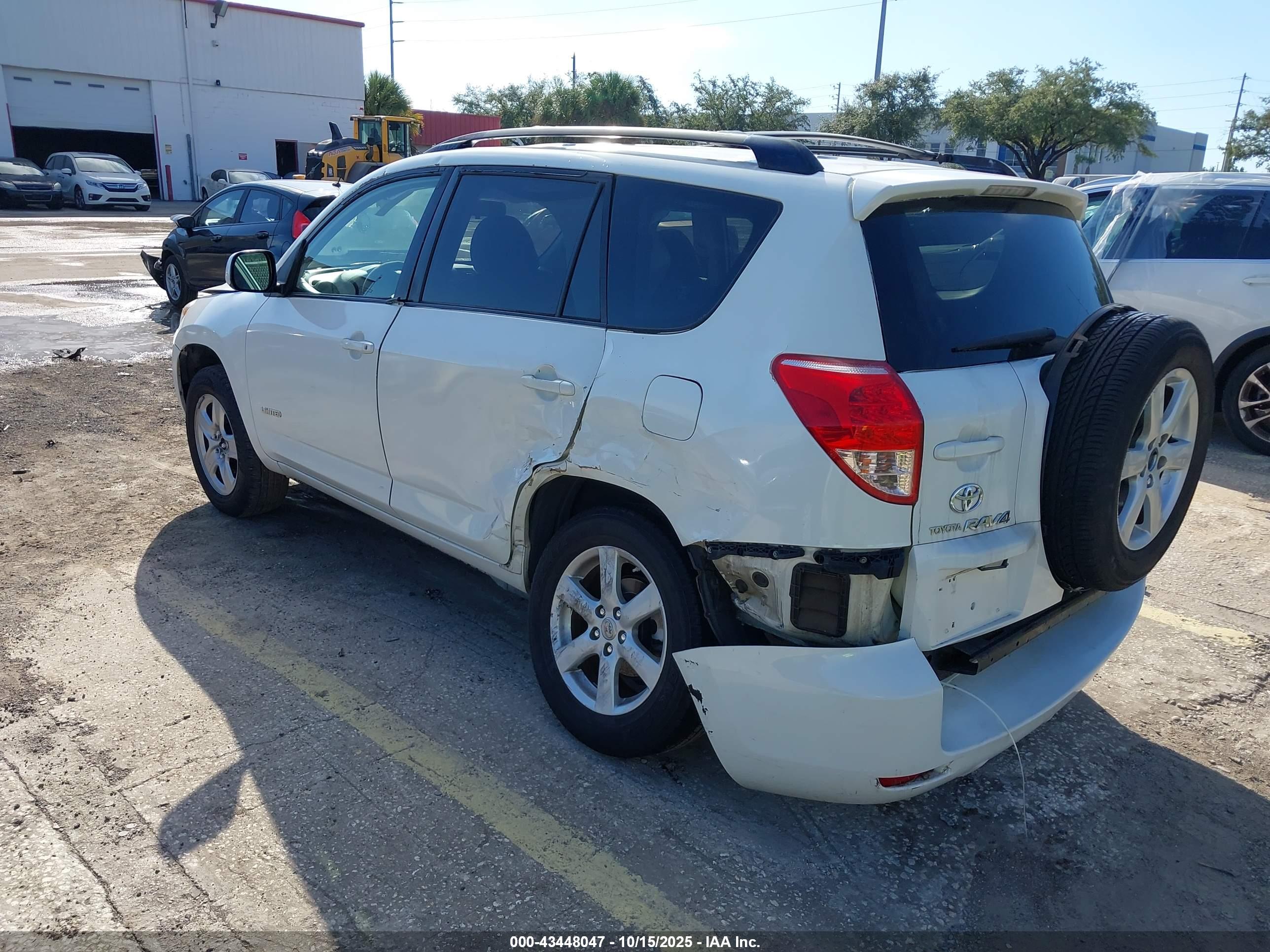 TOYOTA RAV4 image 3