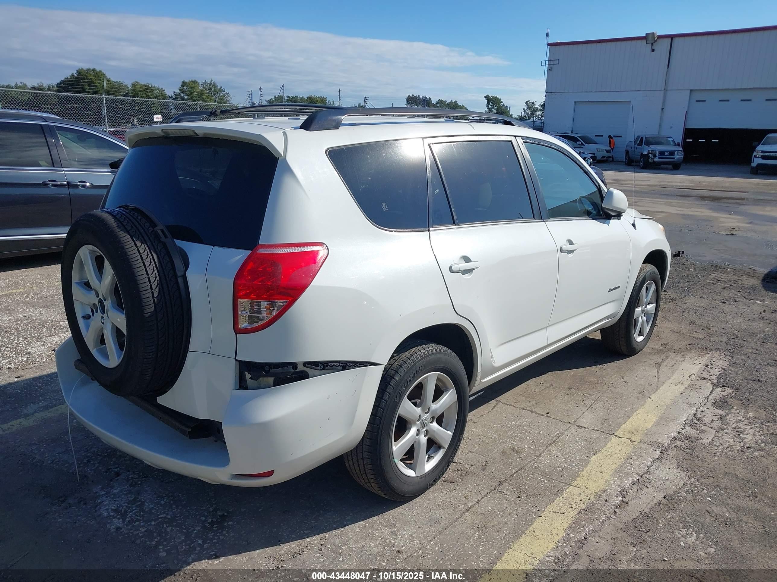 TOYOTA RAV4 image 4