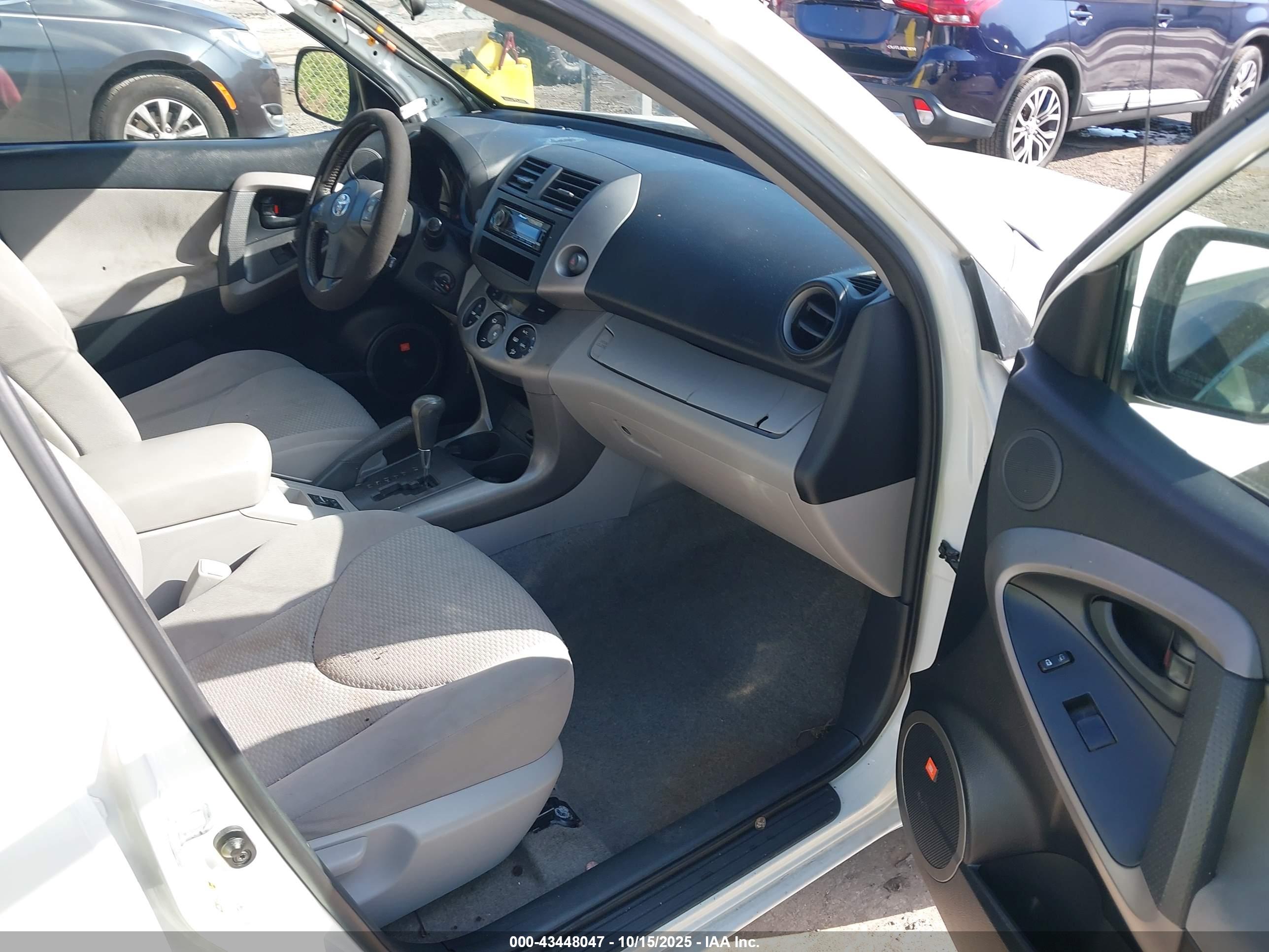 TOYOTA RAV4 image 5