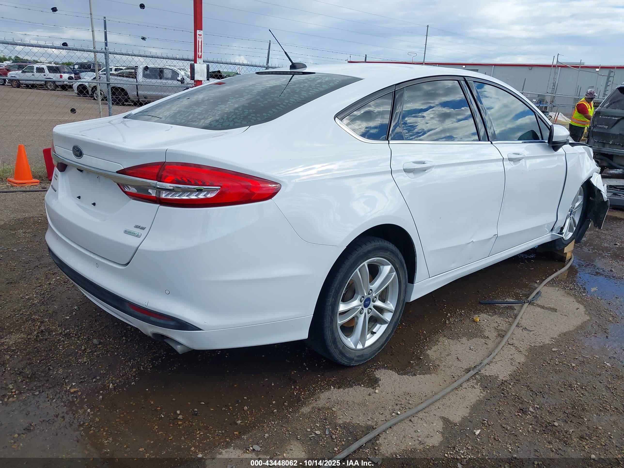 FORD FUSION image 4