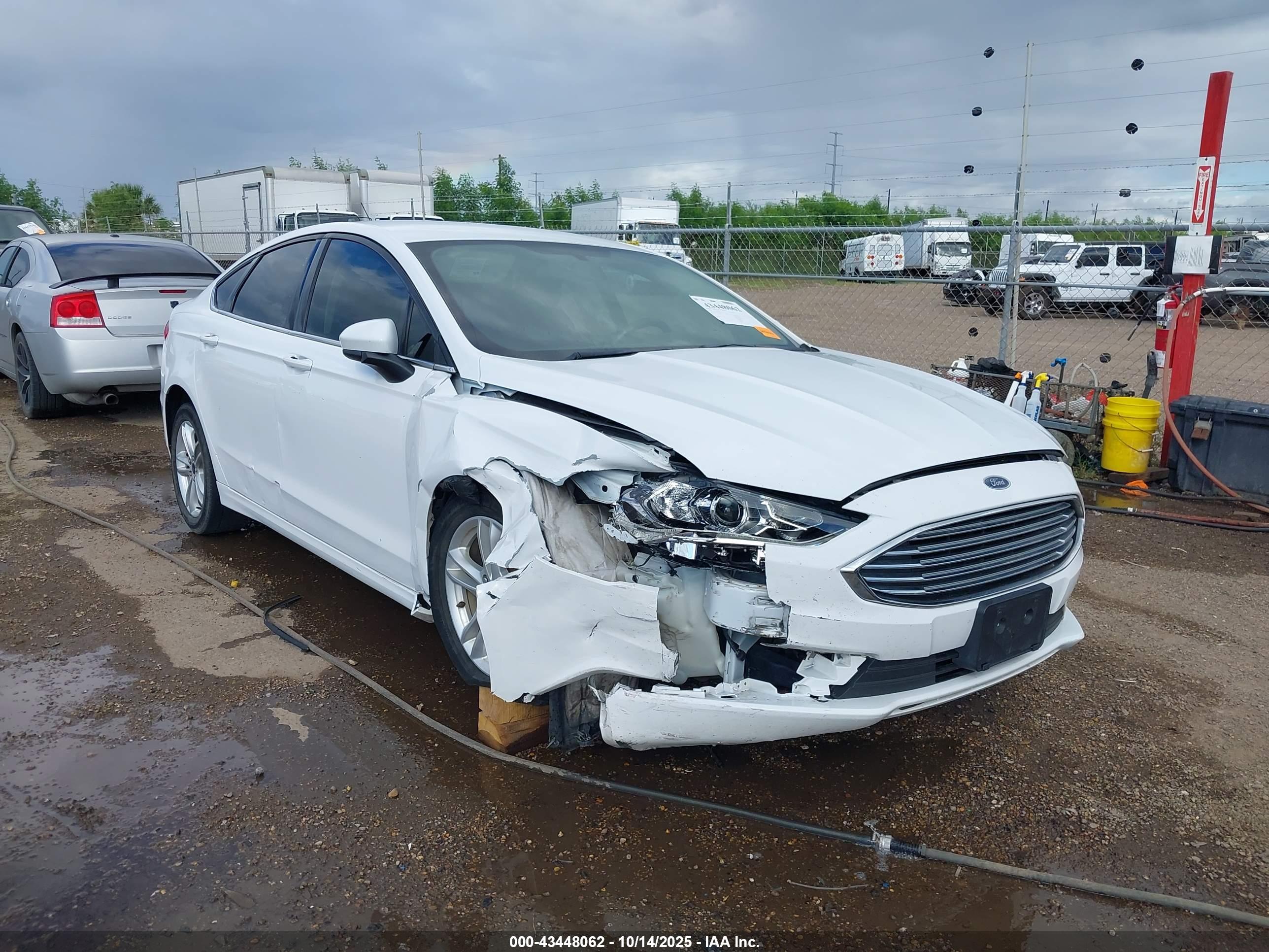 FORD FUSION image 6