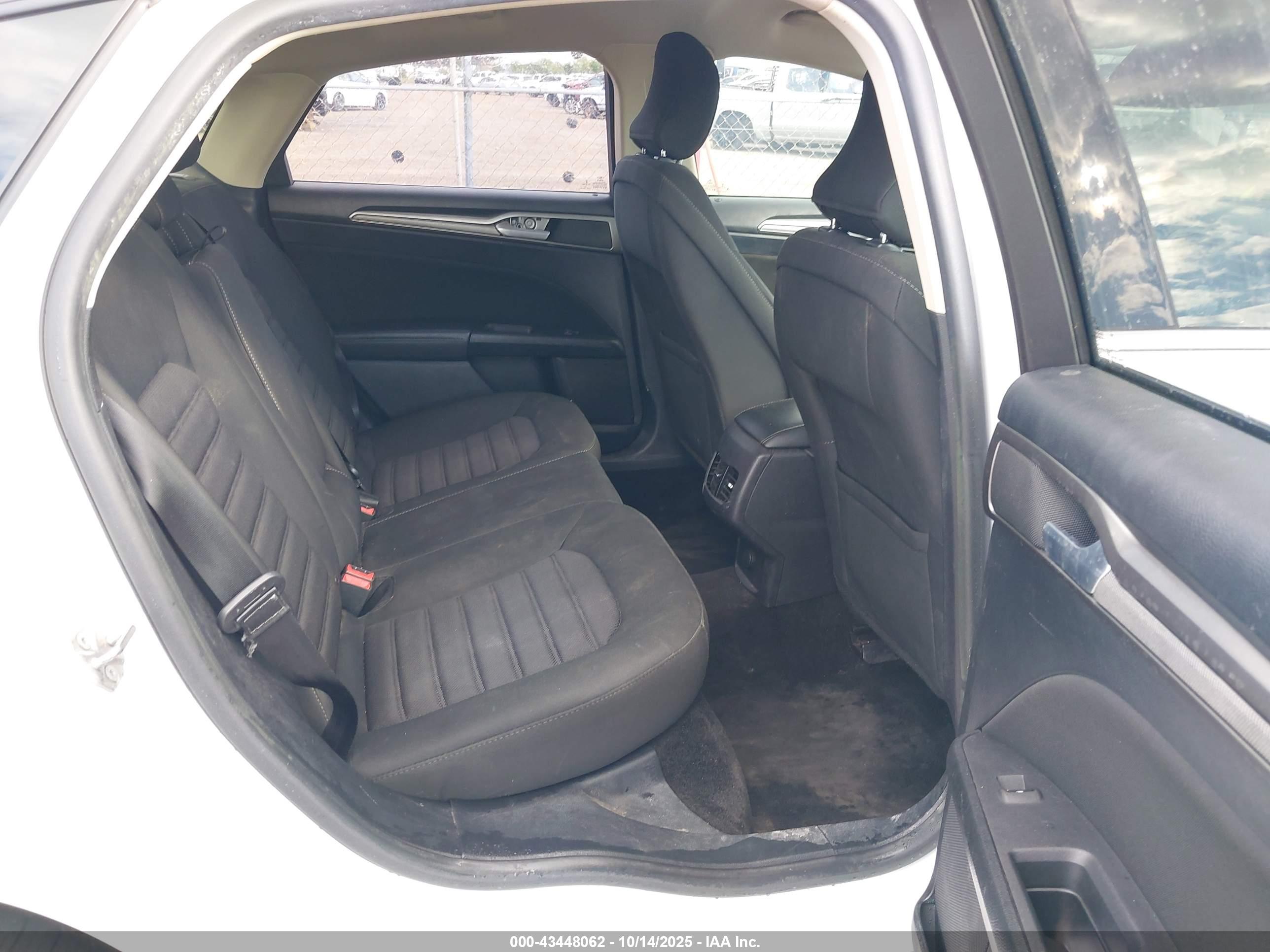 FORD FUSION image 8