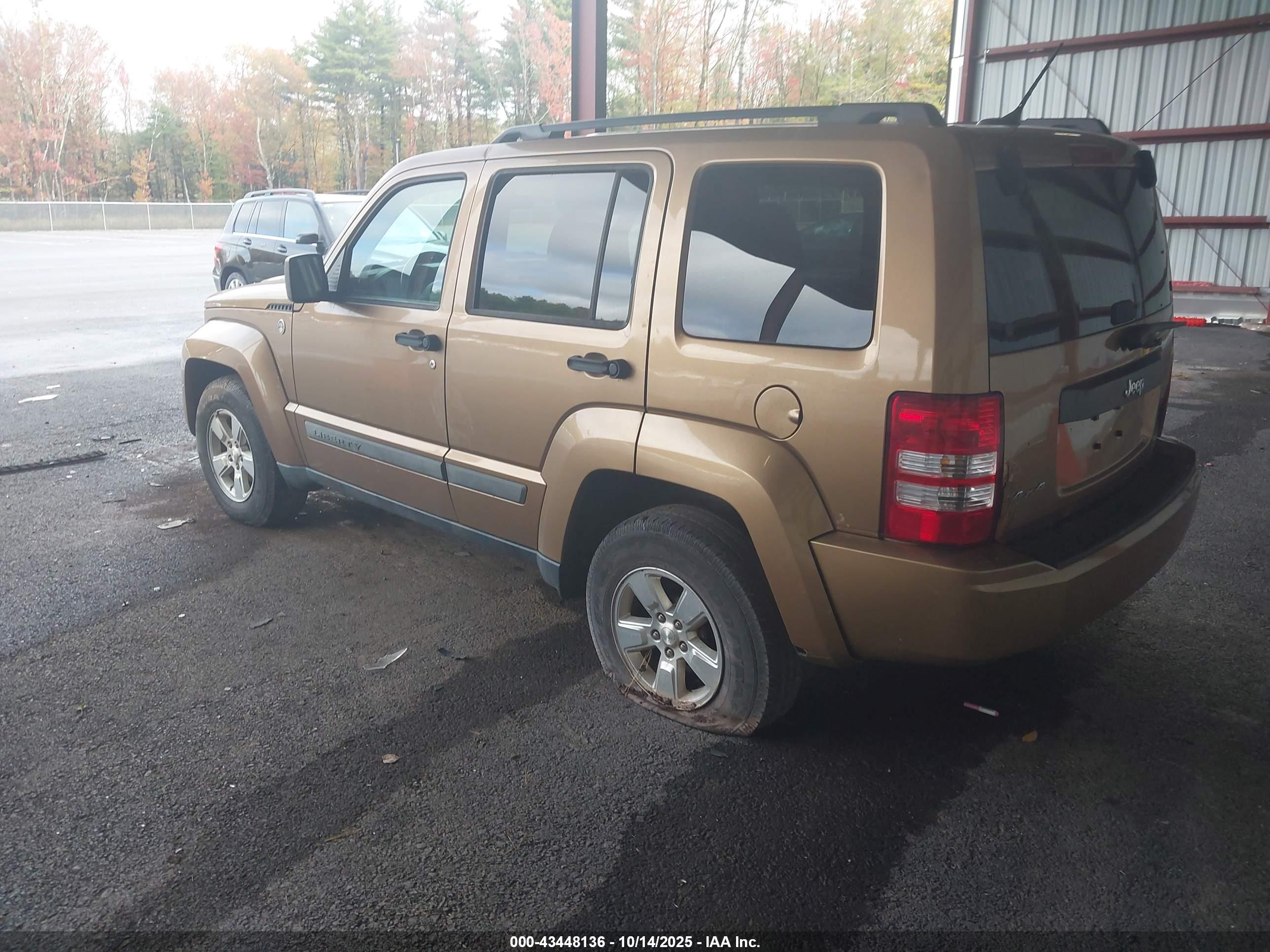 JEEP LIBERTY image 3