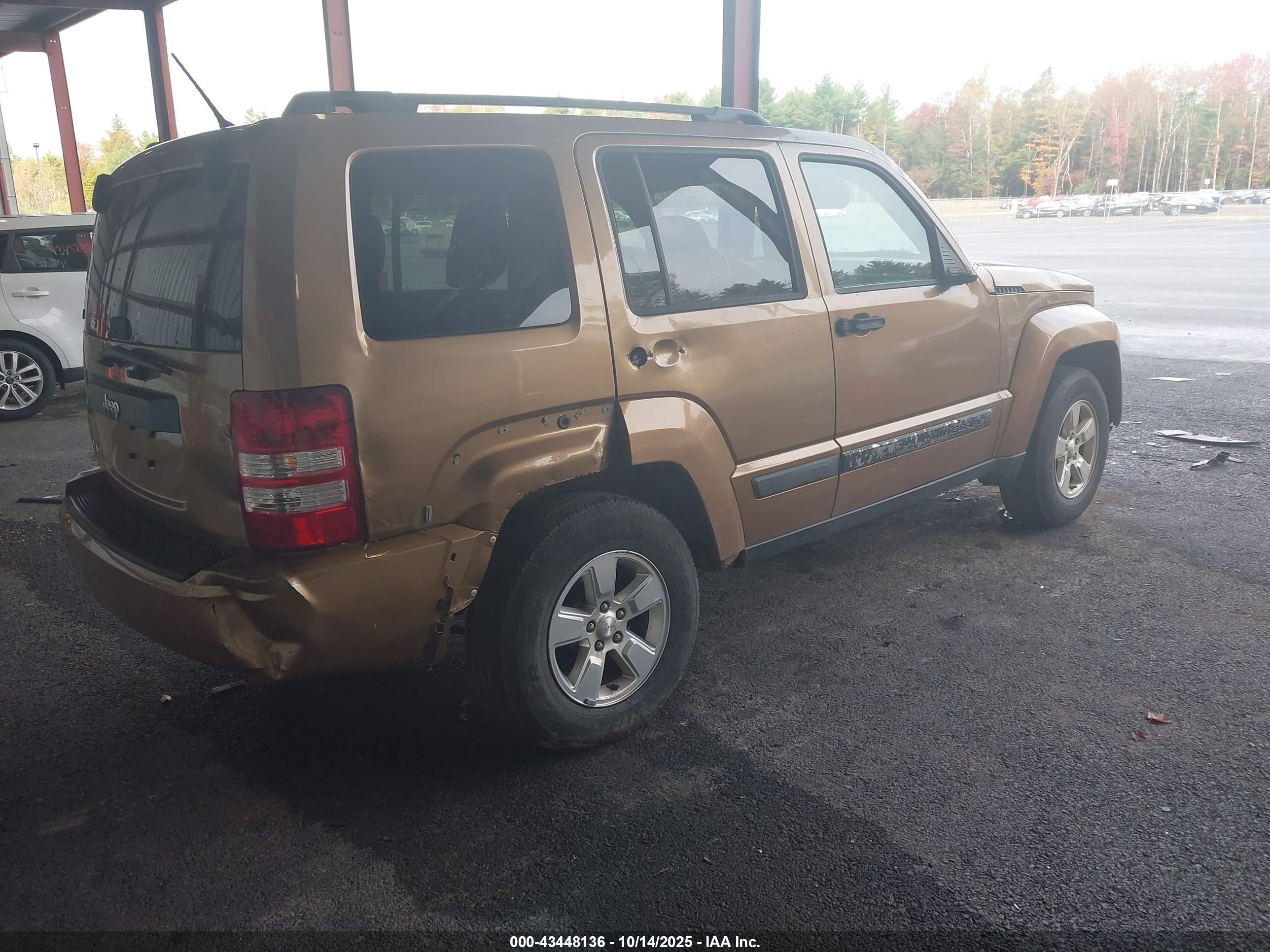 JEEP LIBERTY image 4