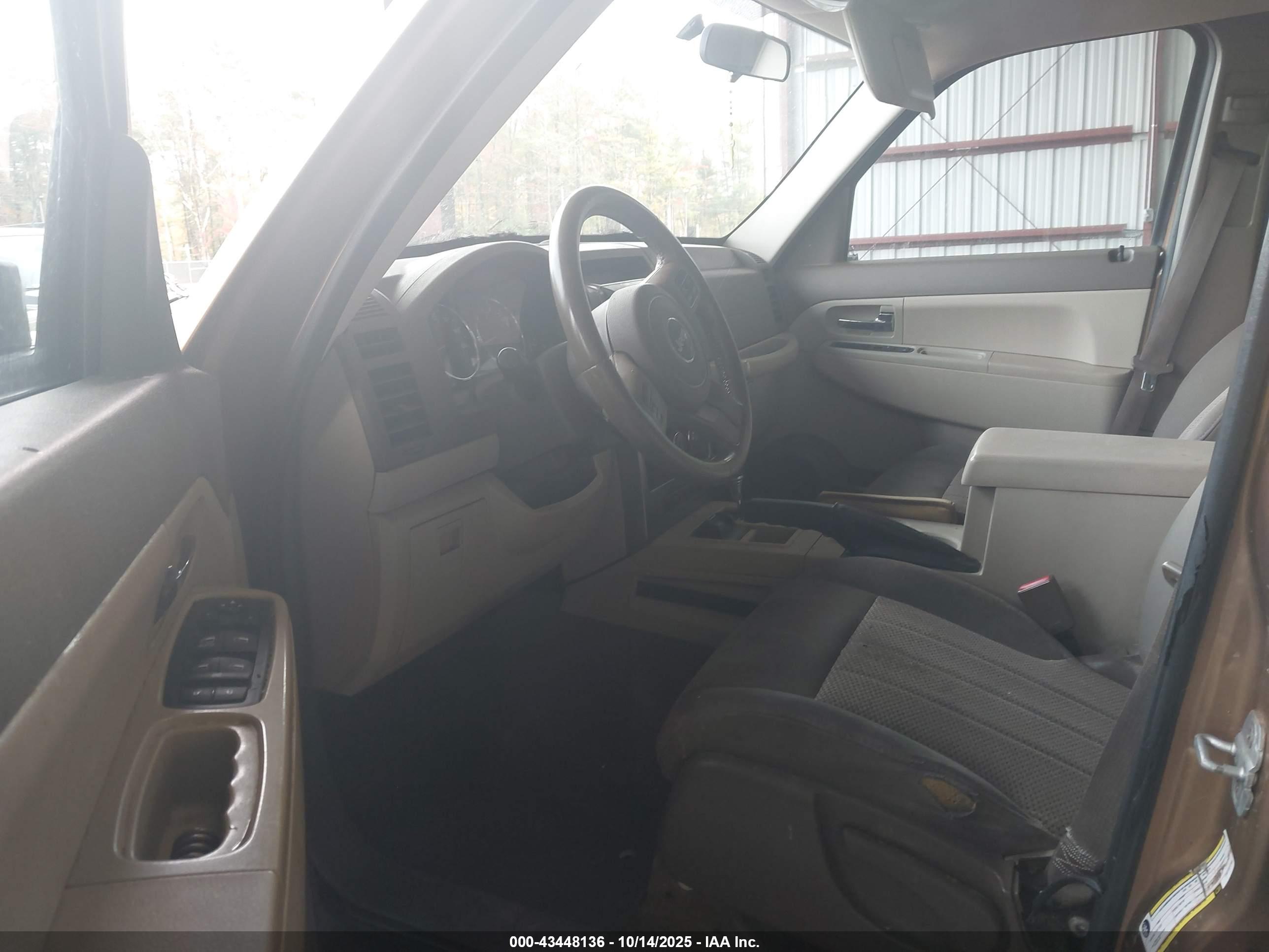 JEEP LIBERTY image 5