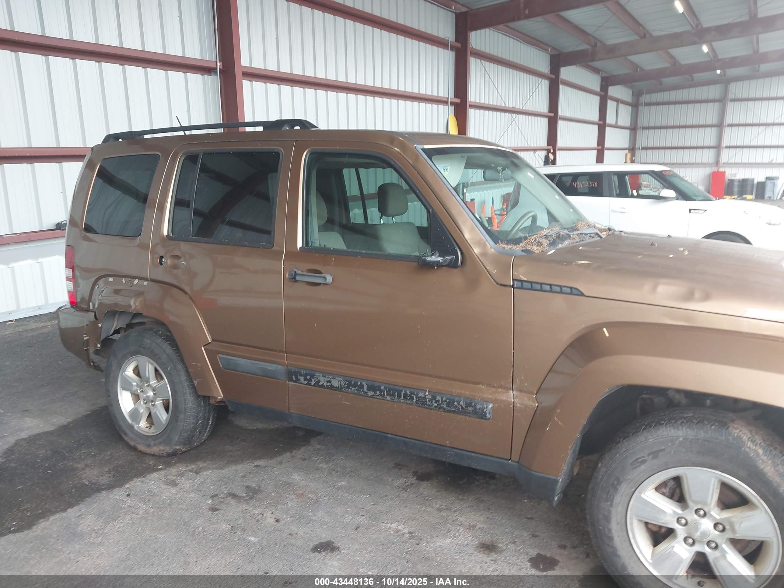JEEP LIBERTY image 6