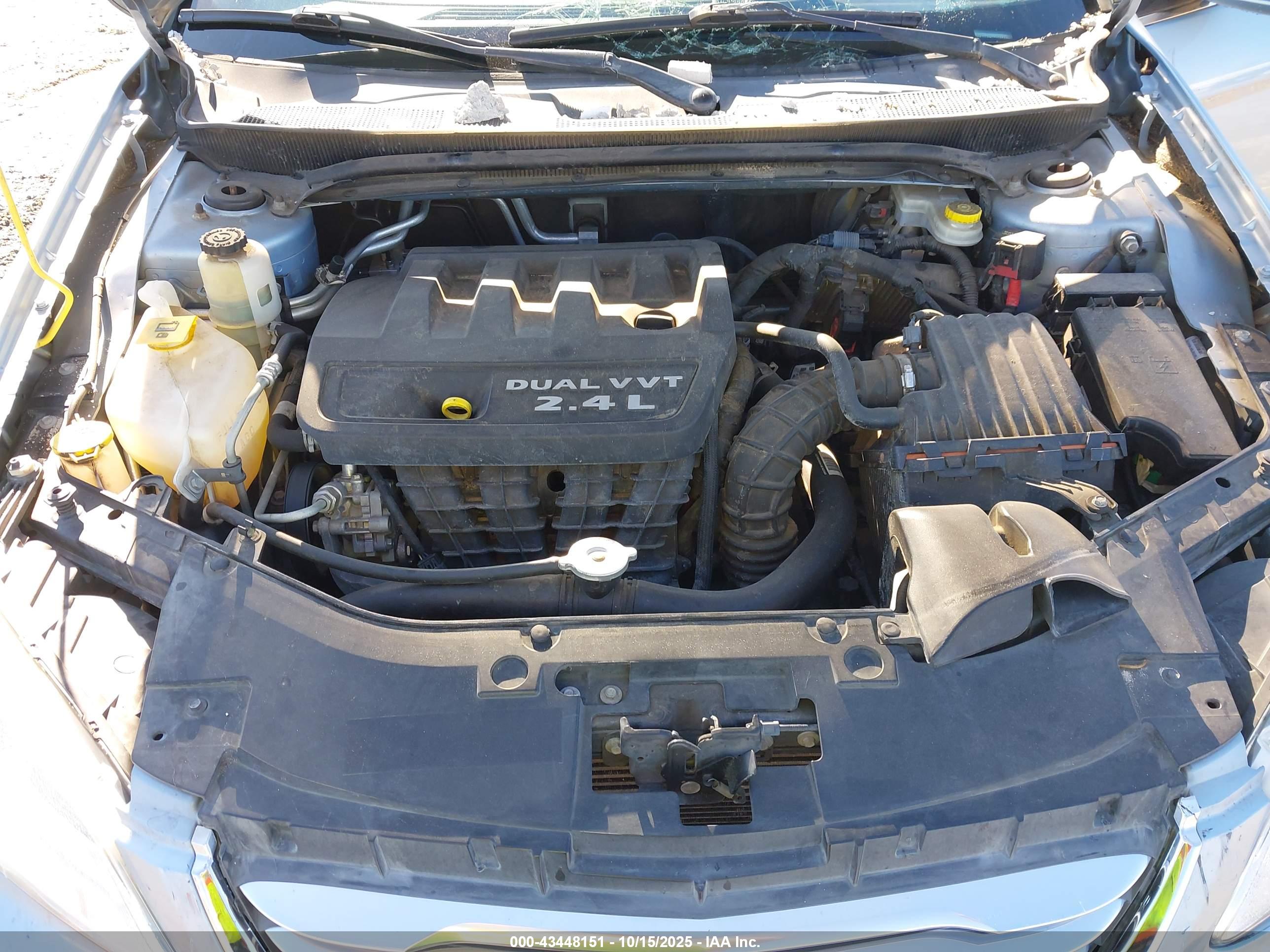 CHRYSLER 200 image 10