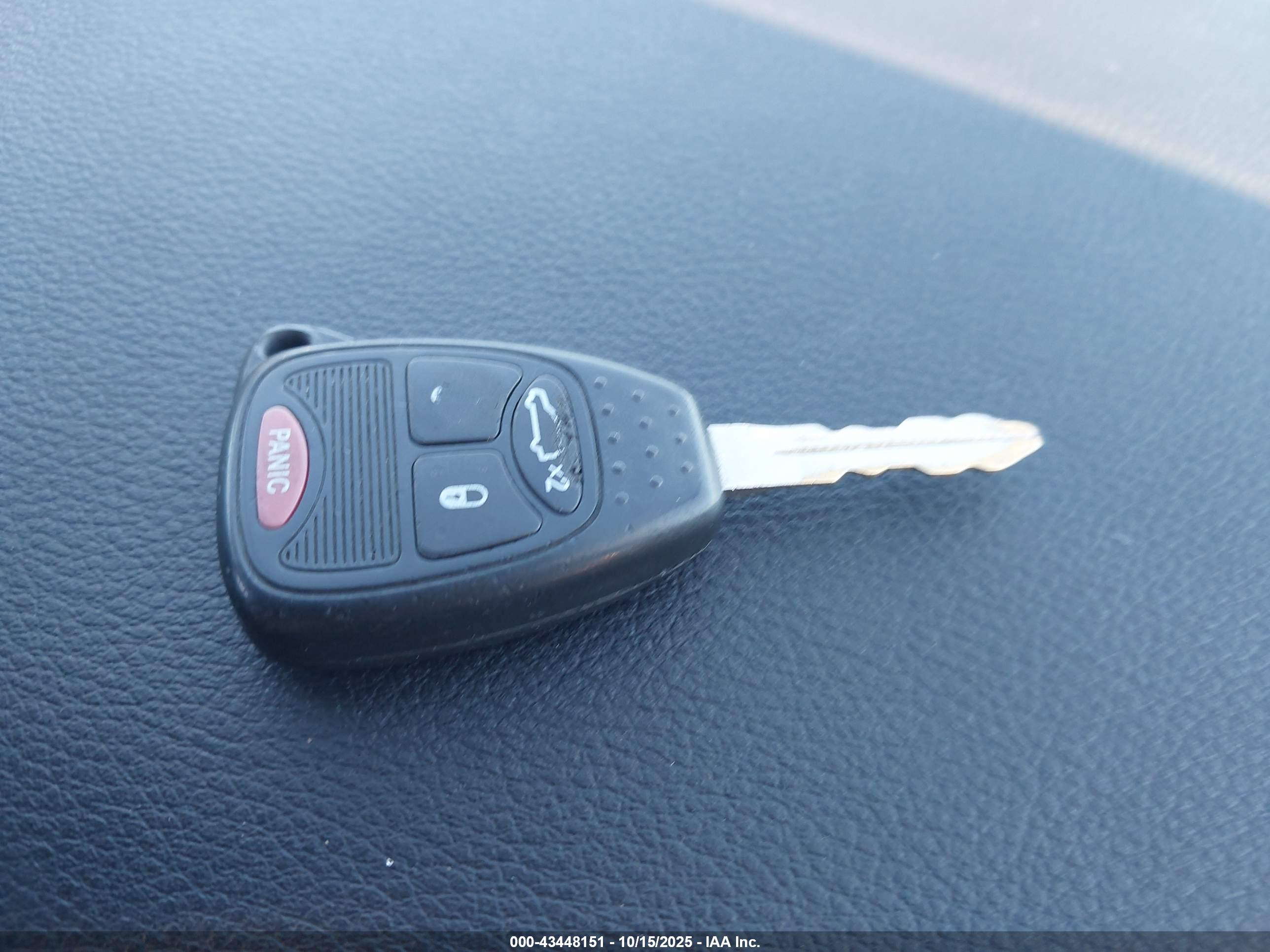 CHRYSLER 200 image 11