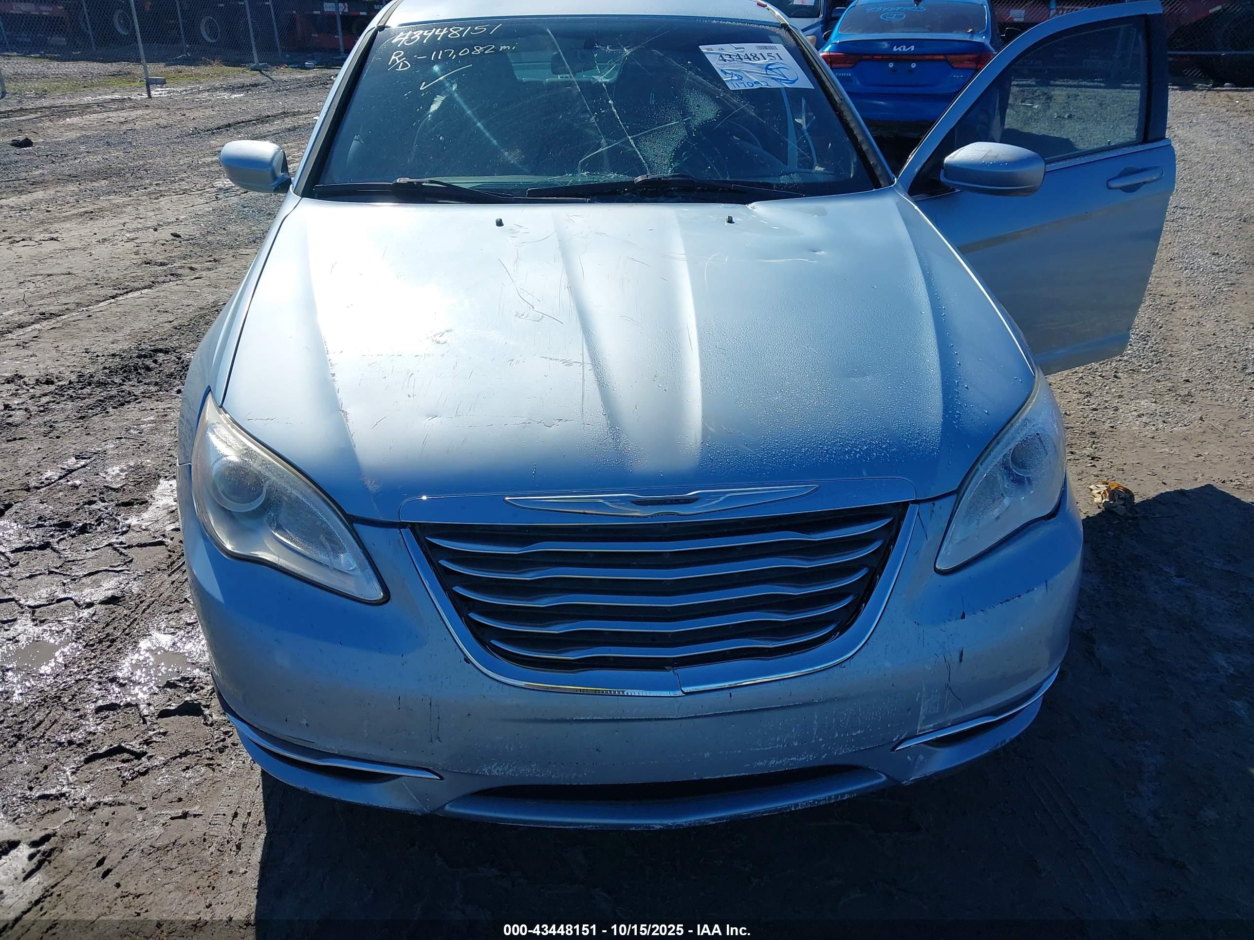 CHRYSLER 200 image 6