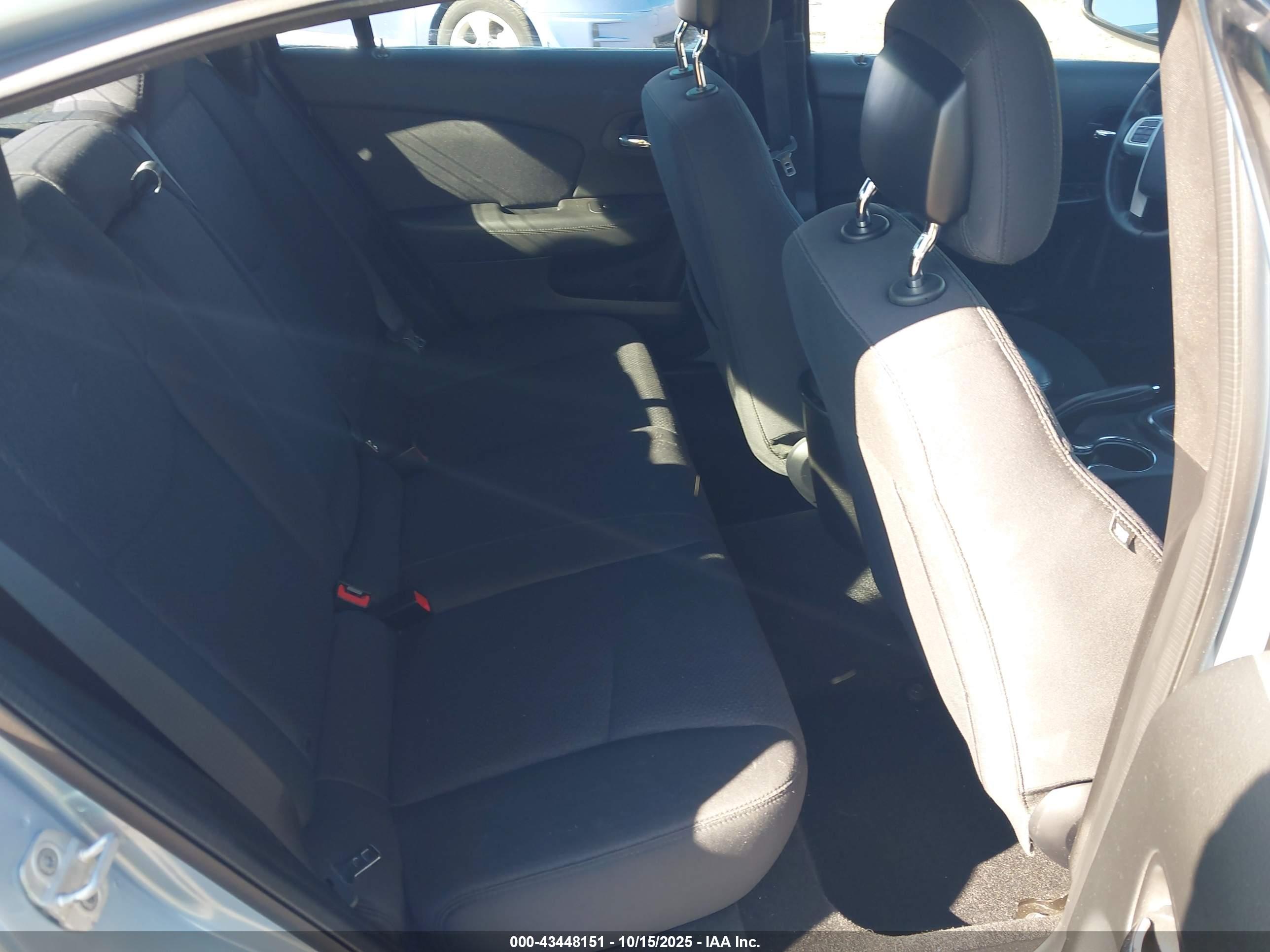 CHRYSLER 200 image 8