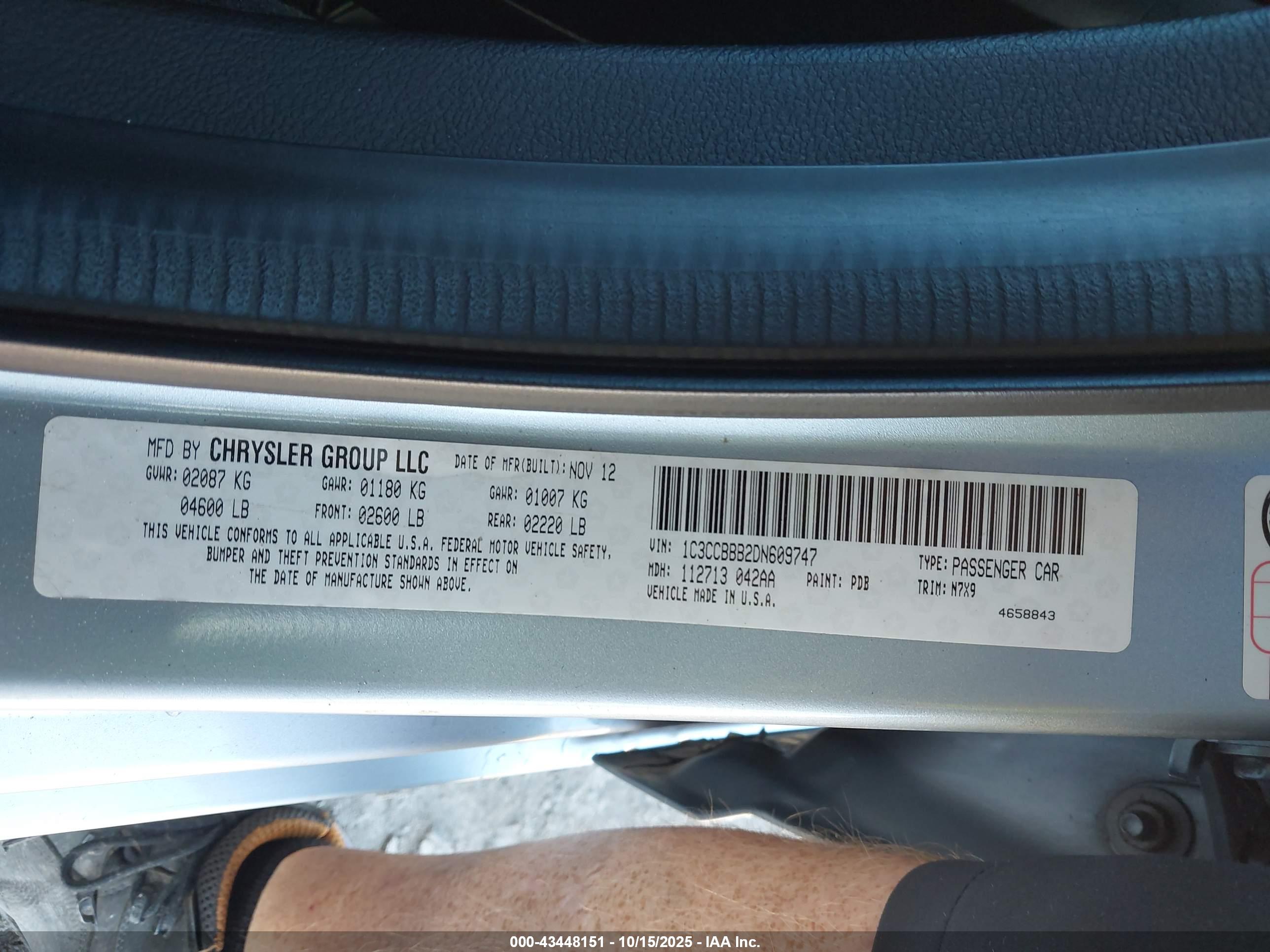 CHRYSLER 200 image 9