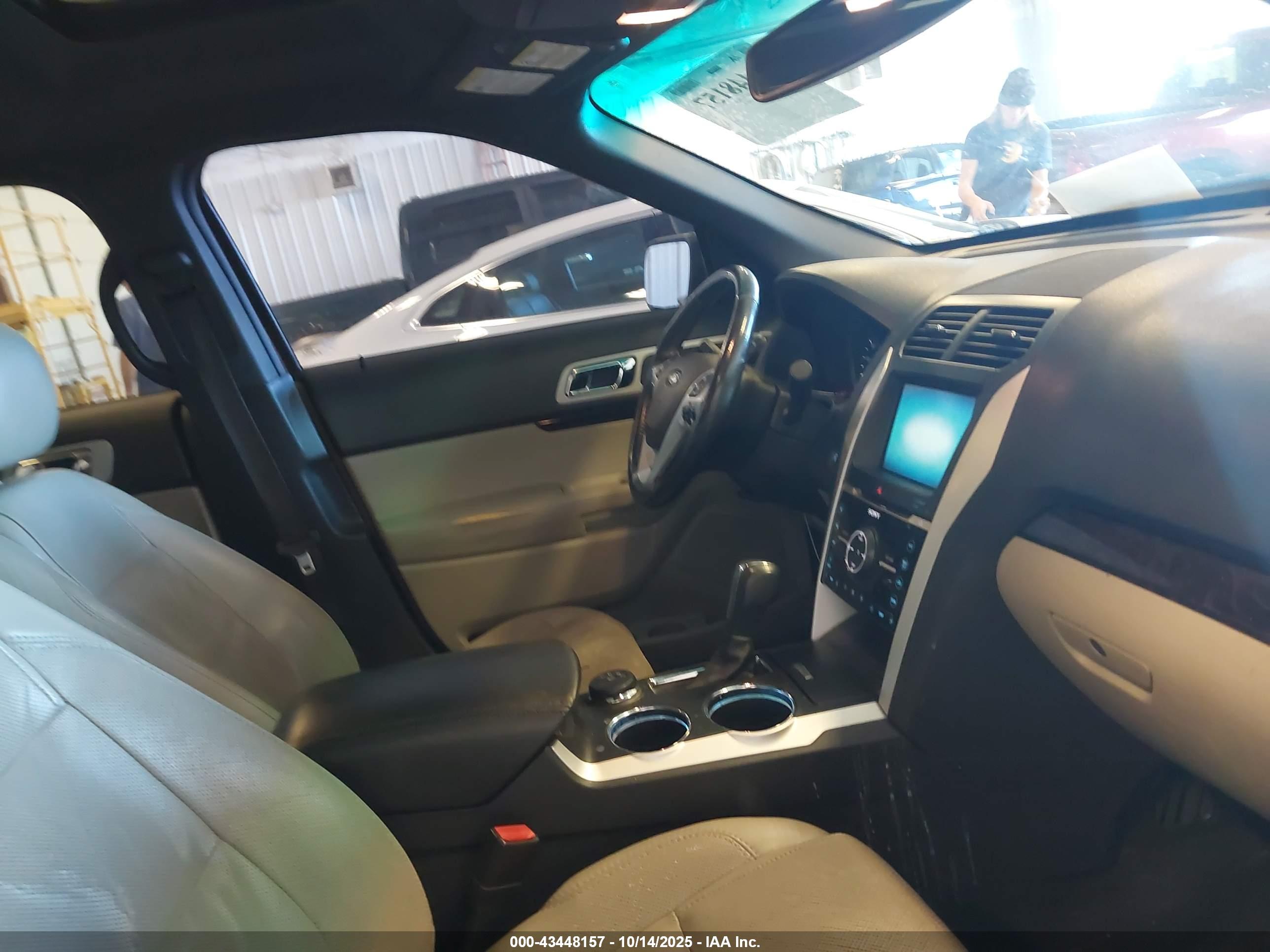 FORD EXPLORER image 5
