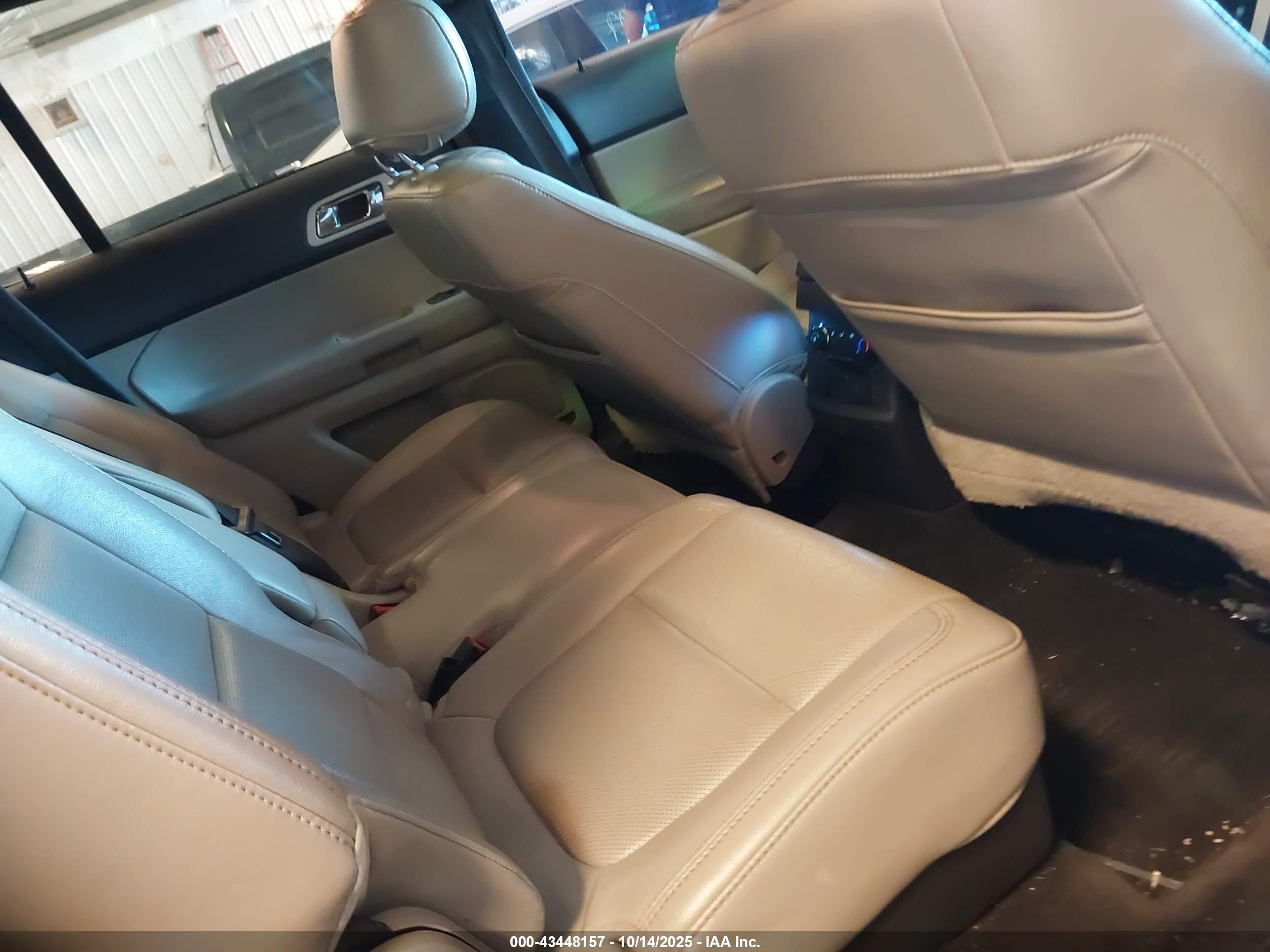 FORD EXPLORER image 8