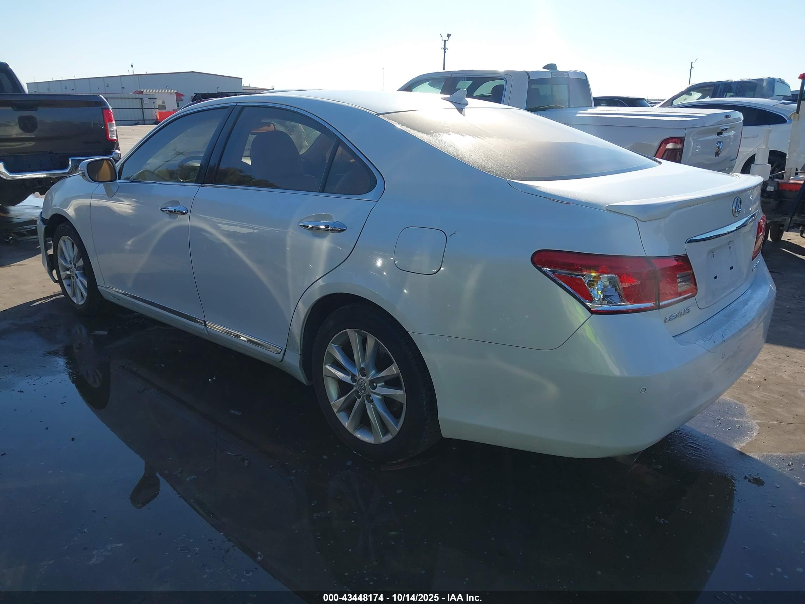 LEXUS ES image 3