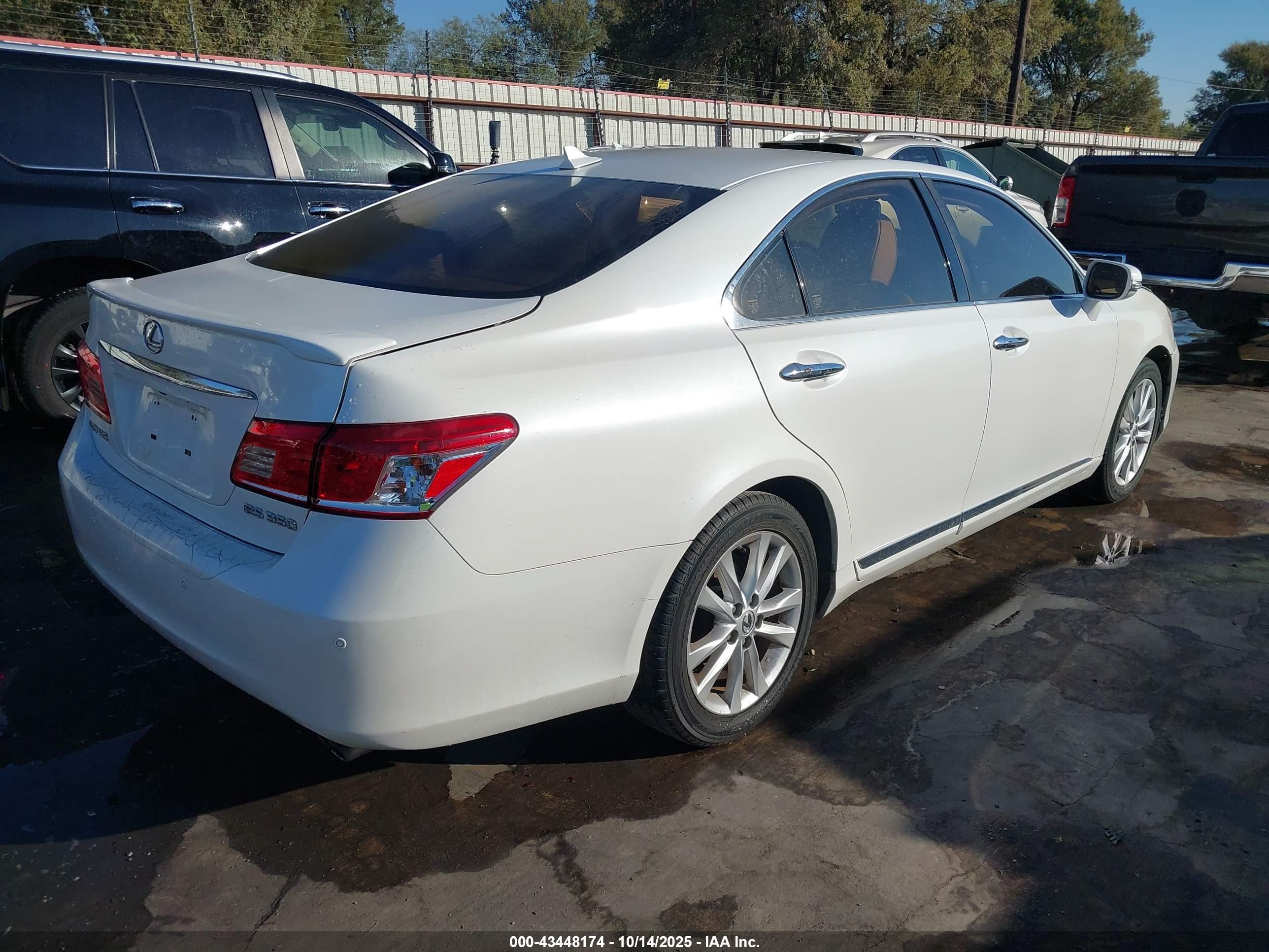 LEXUS ES image 4