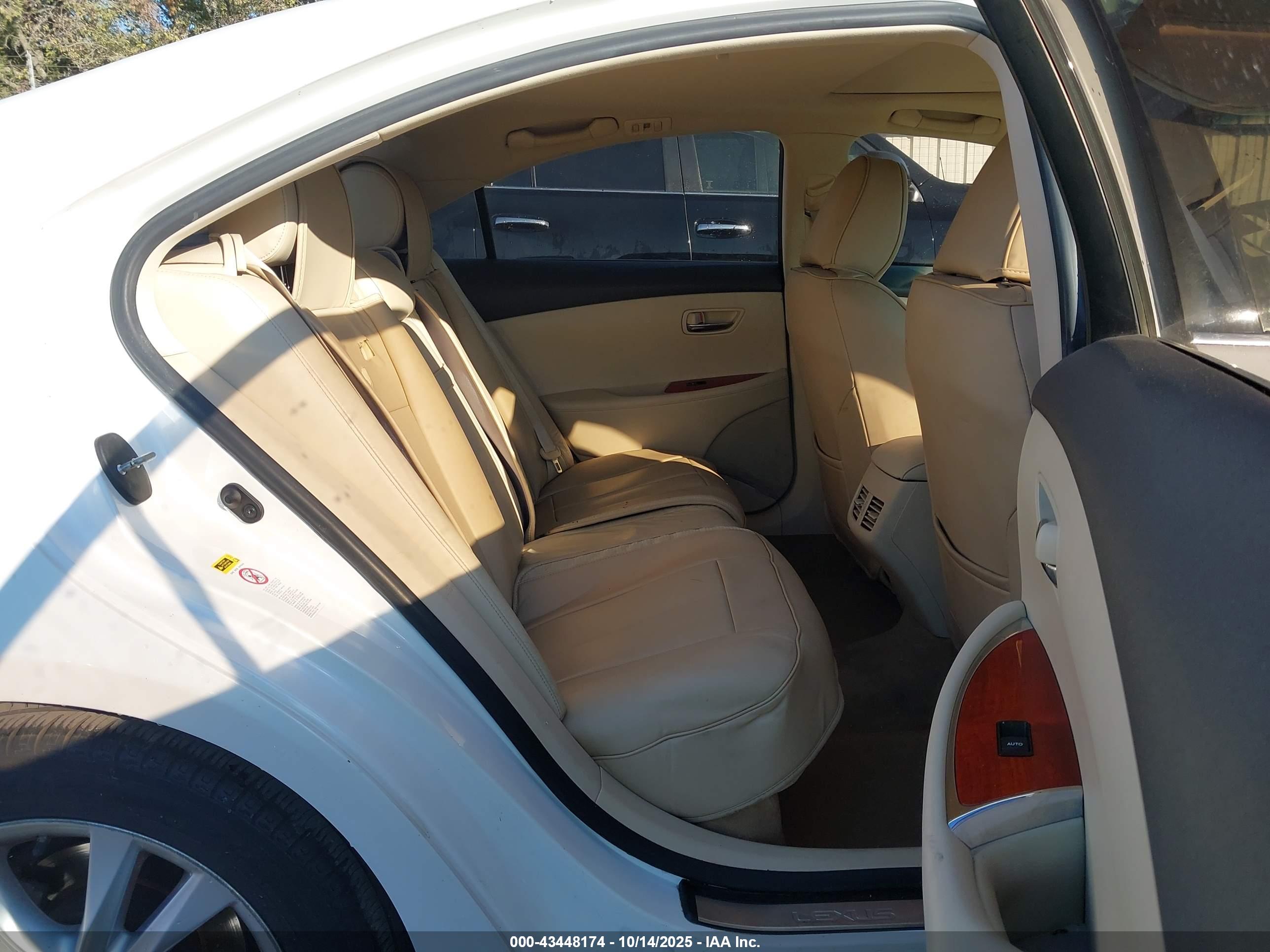 LEXUS ES image 8