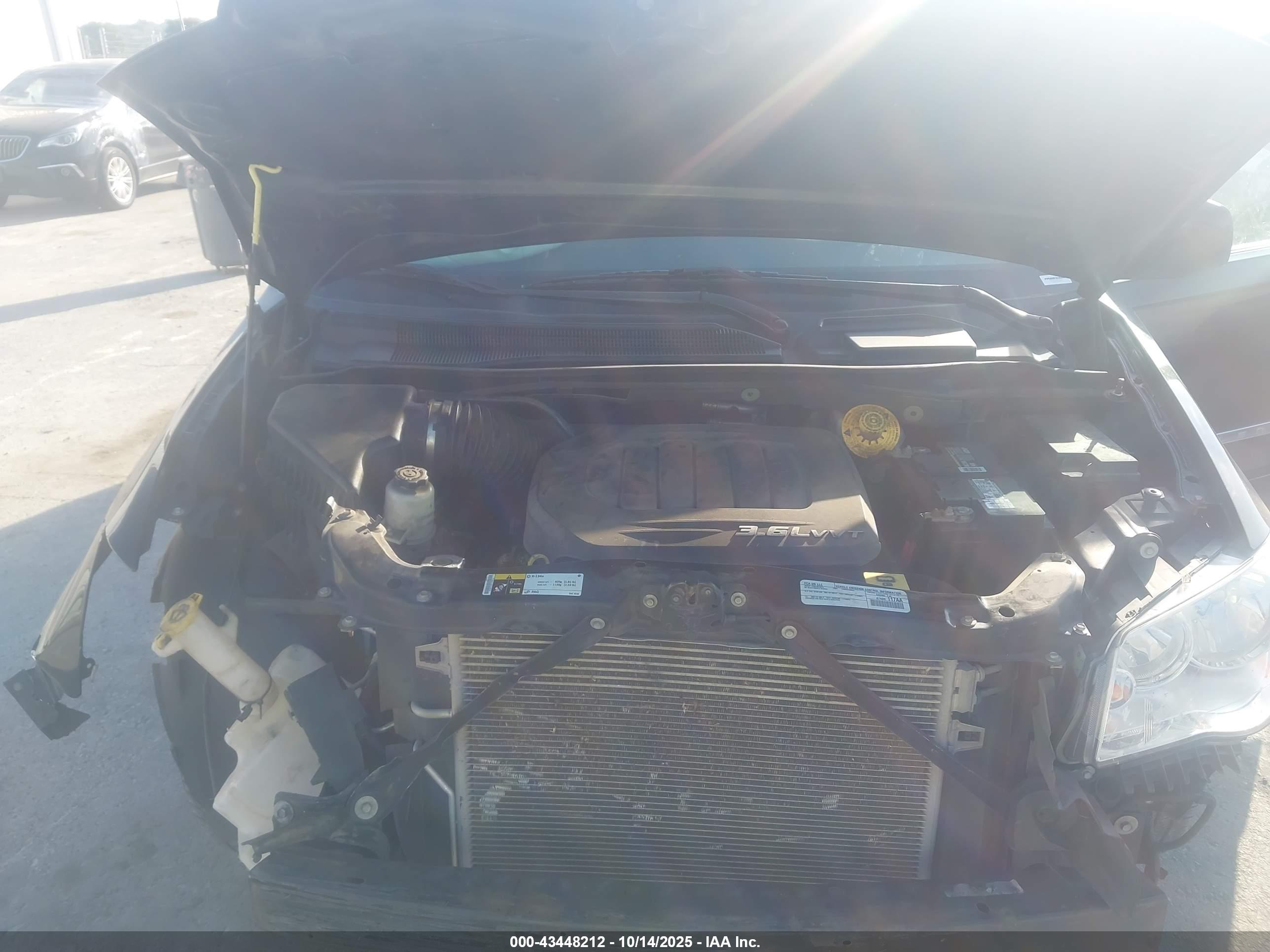 CHRYSLER TOWN image 10