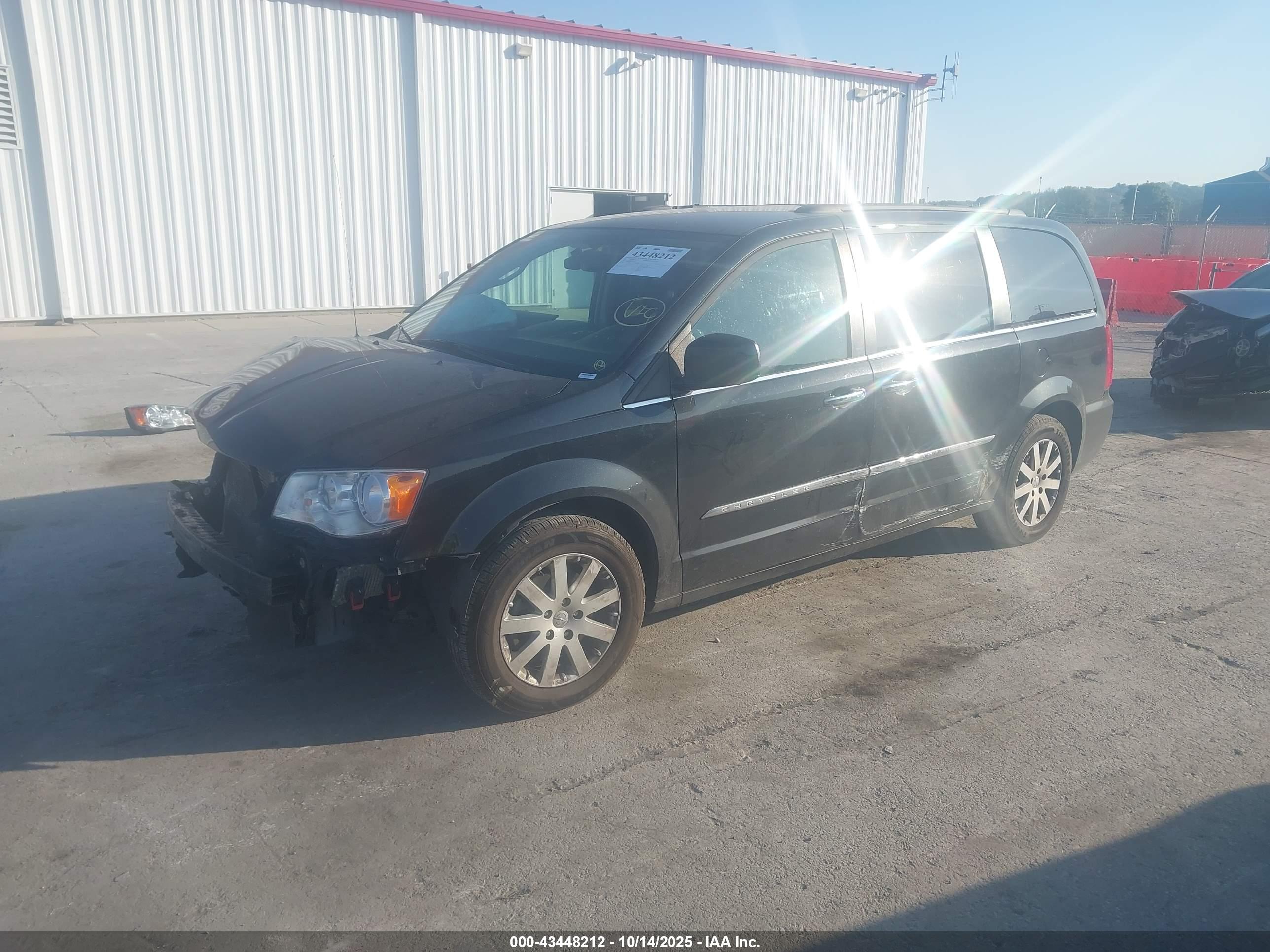 CHRYSLER TOWN image 2