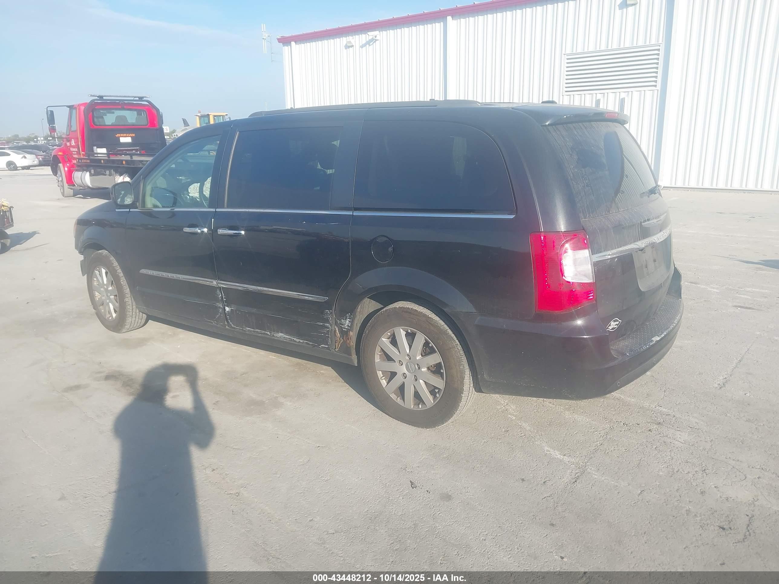CHRYSLER TOWN image 3