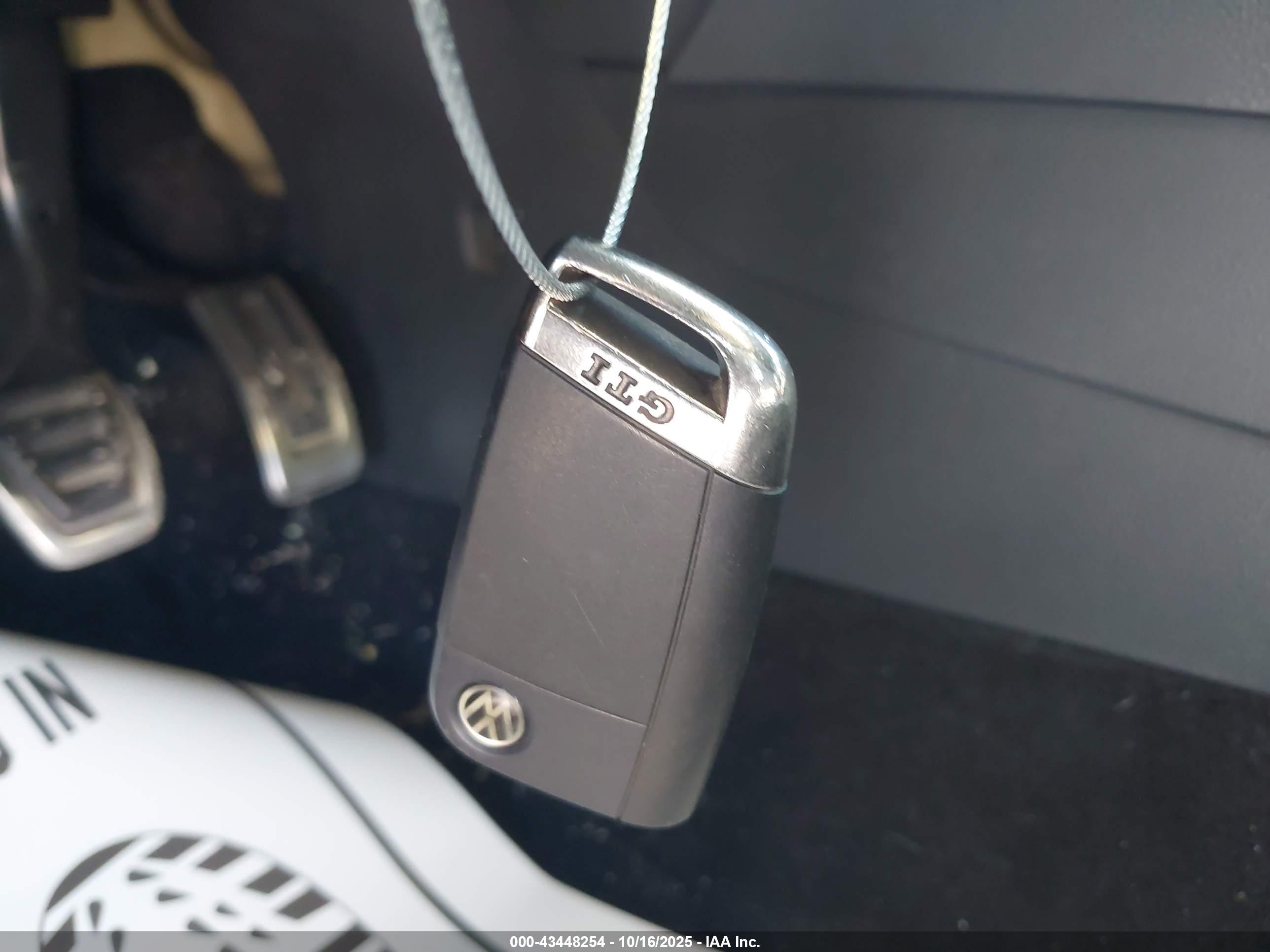 VOLKSWAGEN GOLF image 11