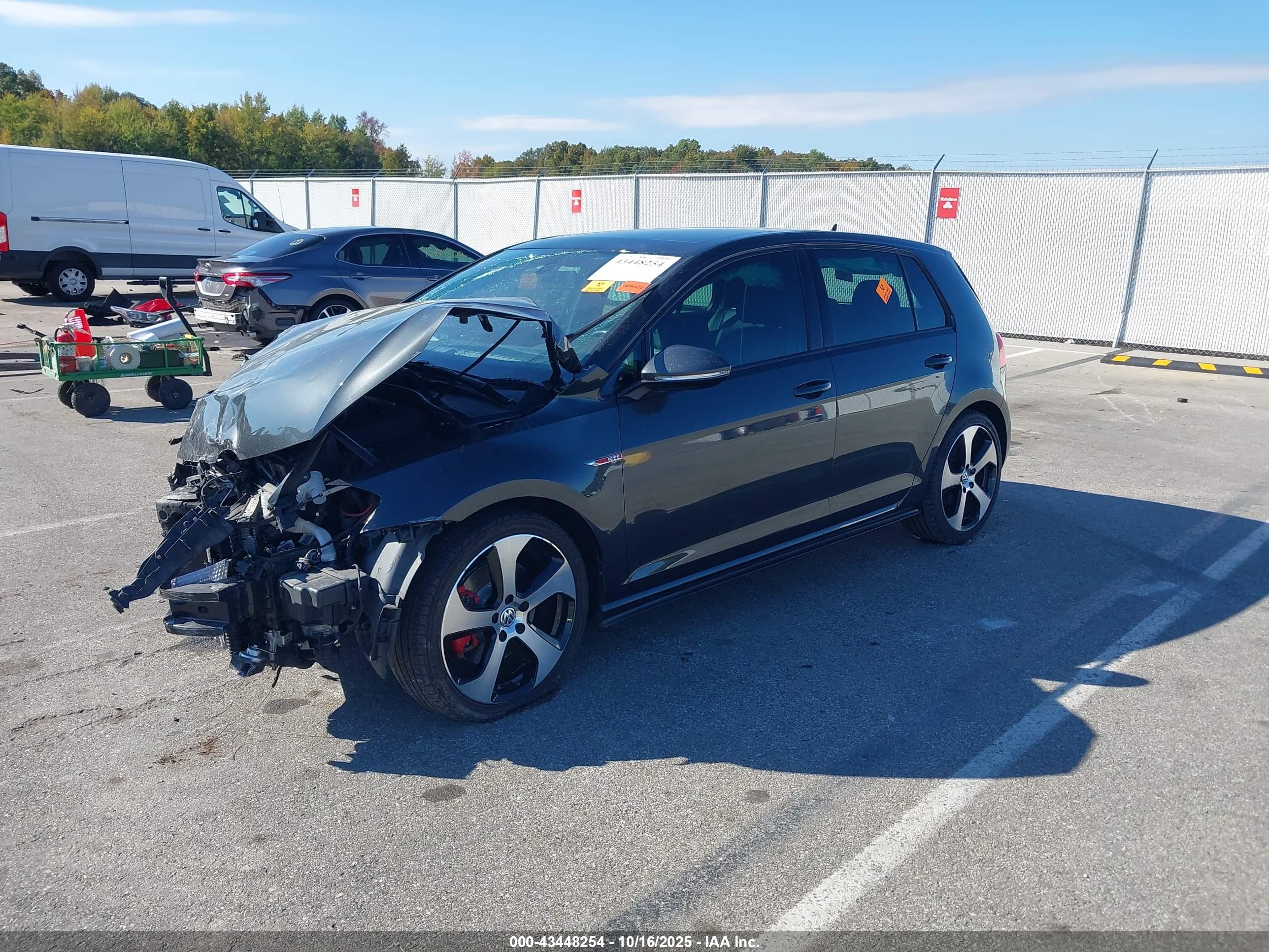 VOLKSWAGEN GOLF image 2