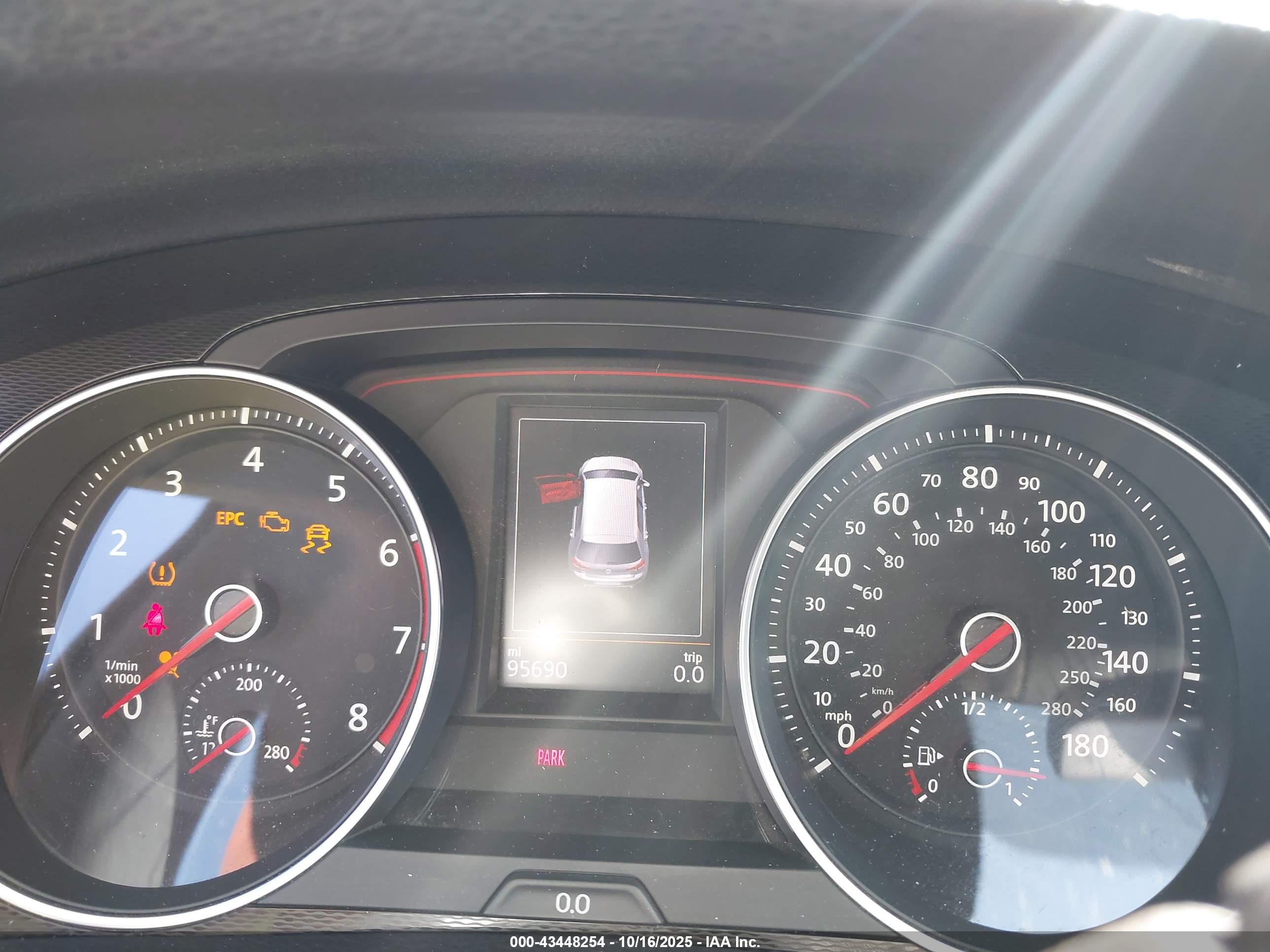 VOLKSWAGEN GOLF image 7