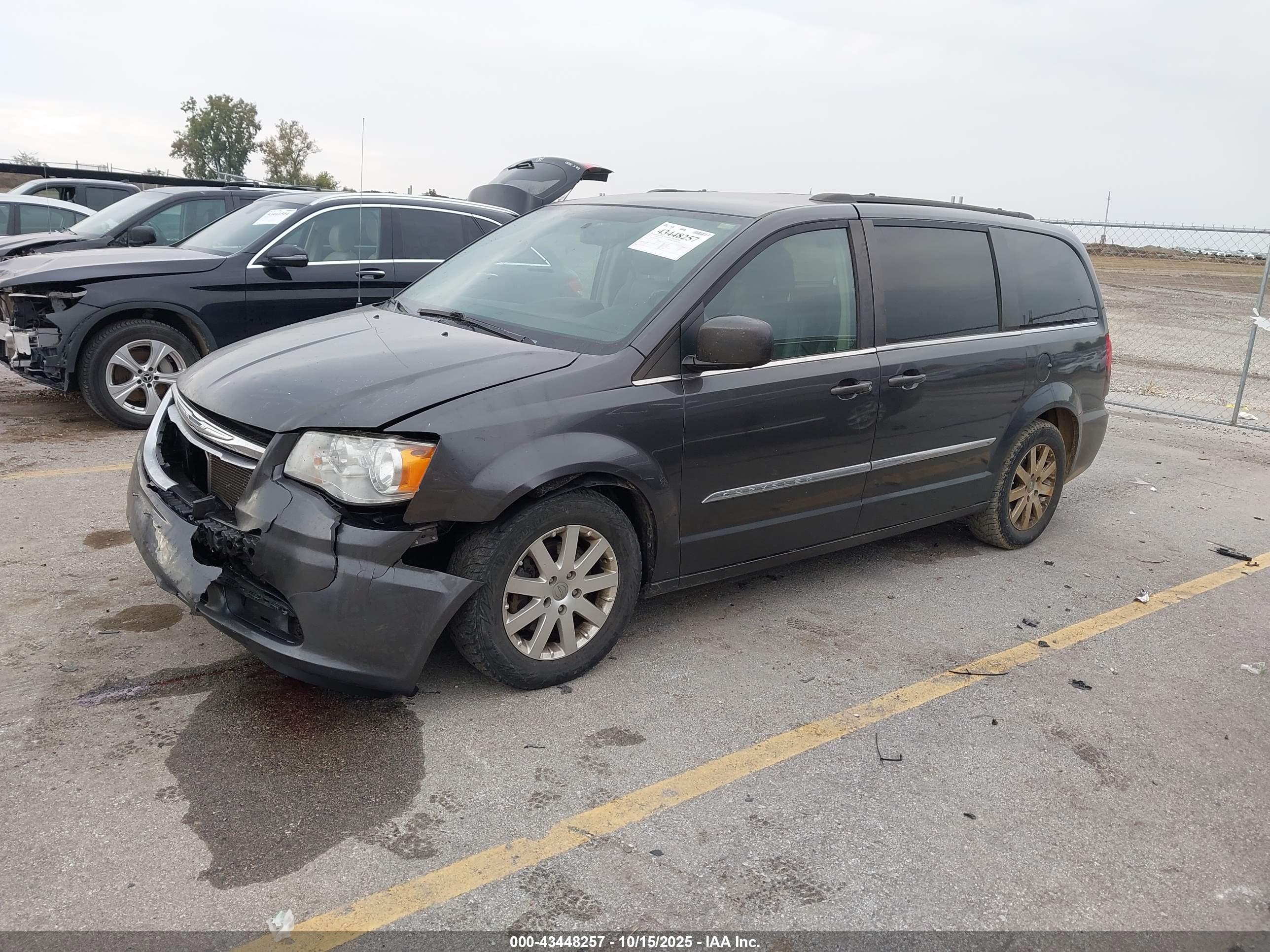 CHRYSLER TOWN image 2