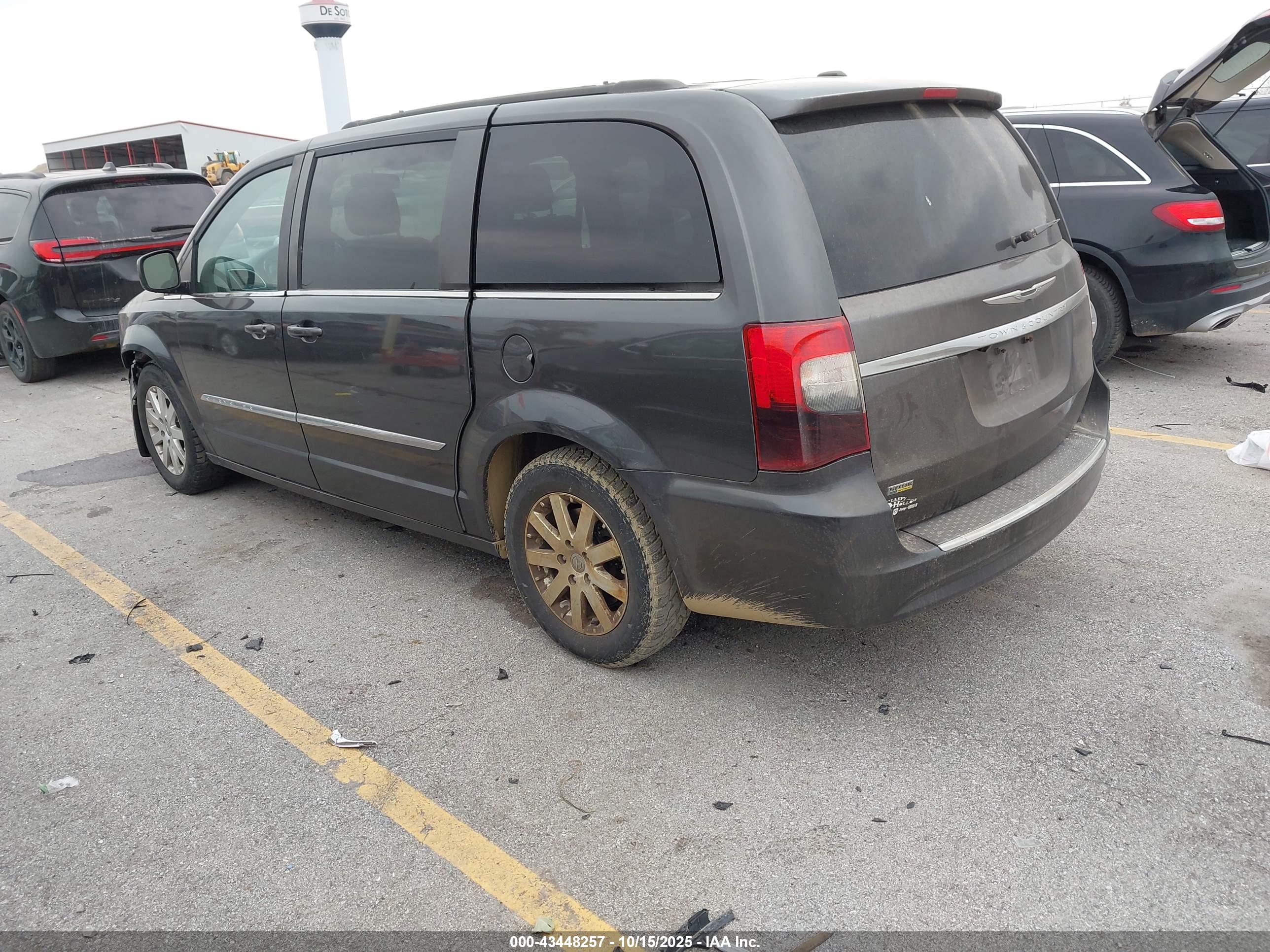 CHRYSLER TOWN image 3